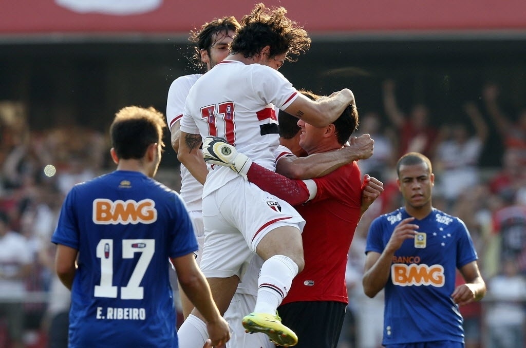 Ceni fecha o gol, marca de pênalti e São Paulo faz 2 a 0 no líder ...