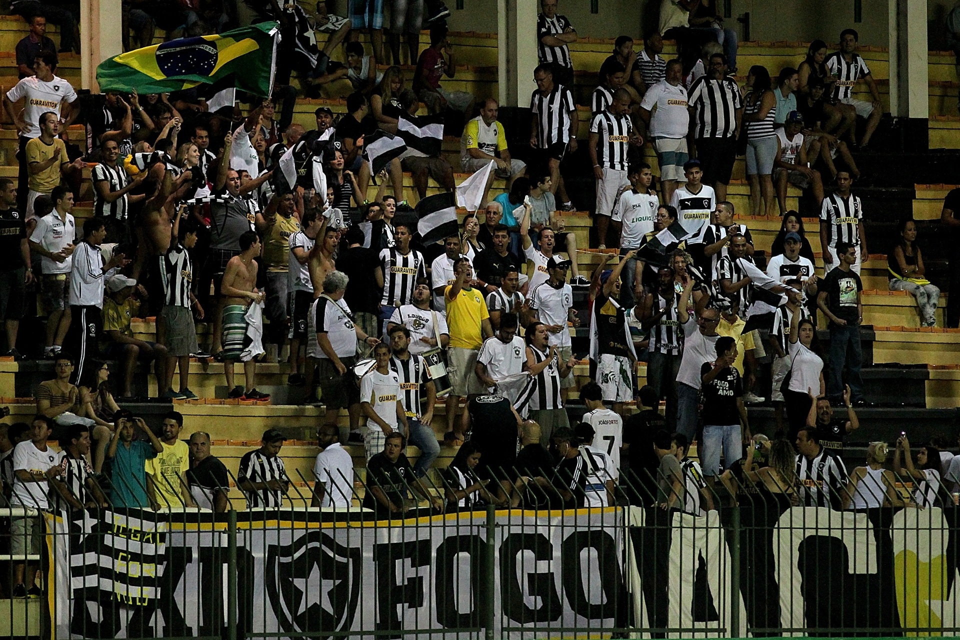 Fotos Botafogo X Atl Tico Pr No Raulino De Oliveira Volta Redonda