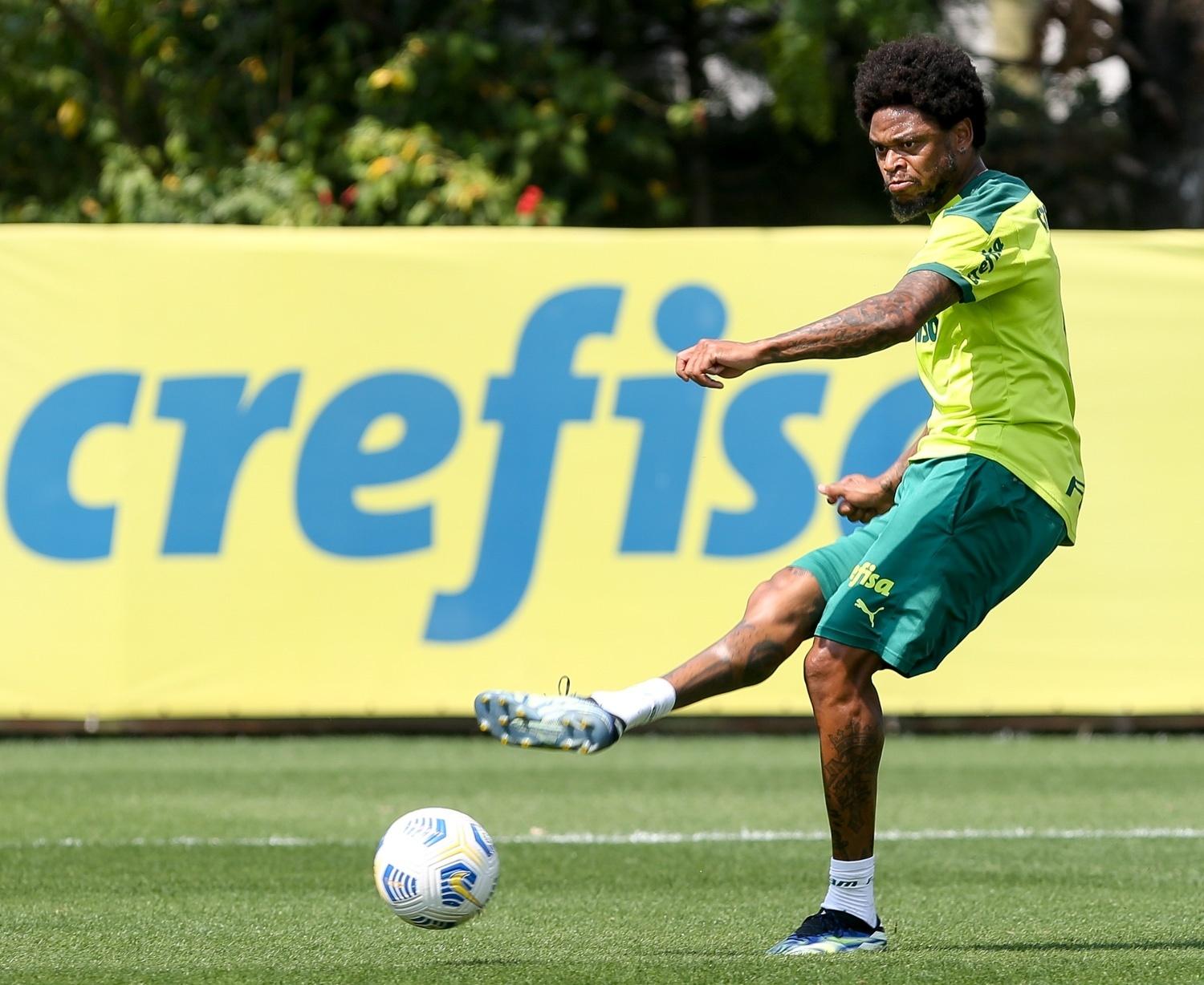 Lesão que tirou Luiz Adriano de 55% dos jogos tem origem desconhecida