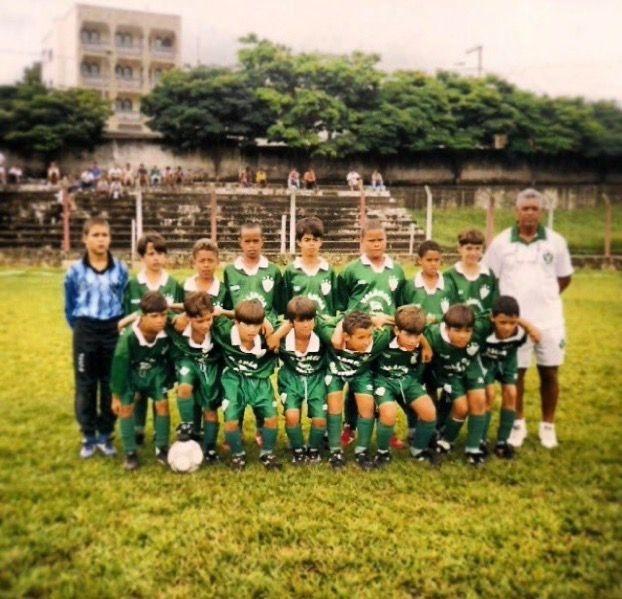 6 jogadores de futebol nascidos nos campos da várzea