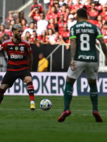 Flamengo Campe O Da Libertadores Gabigol Exibe Bandeira Do Flamengo Em