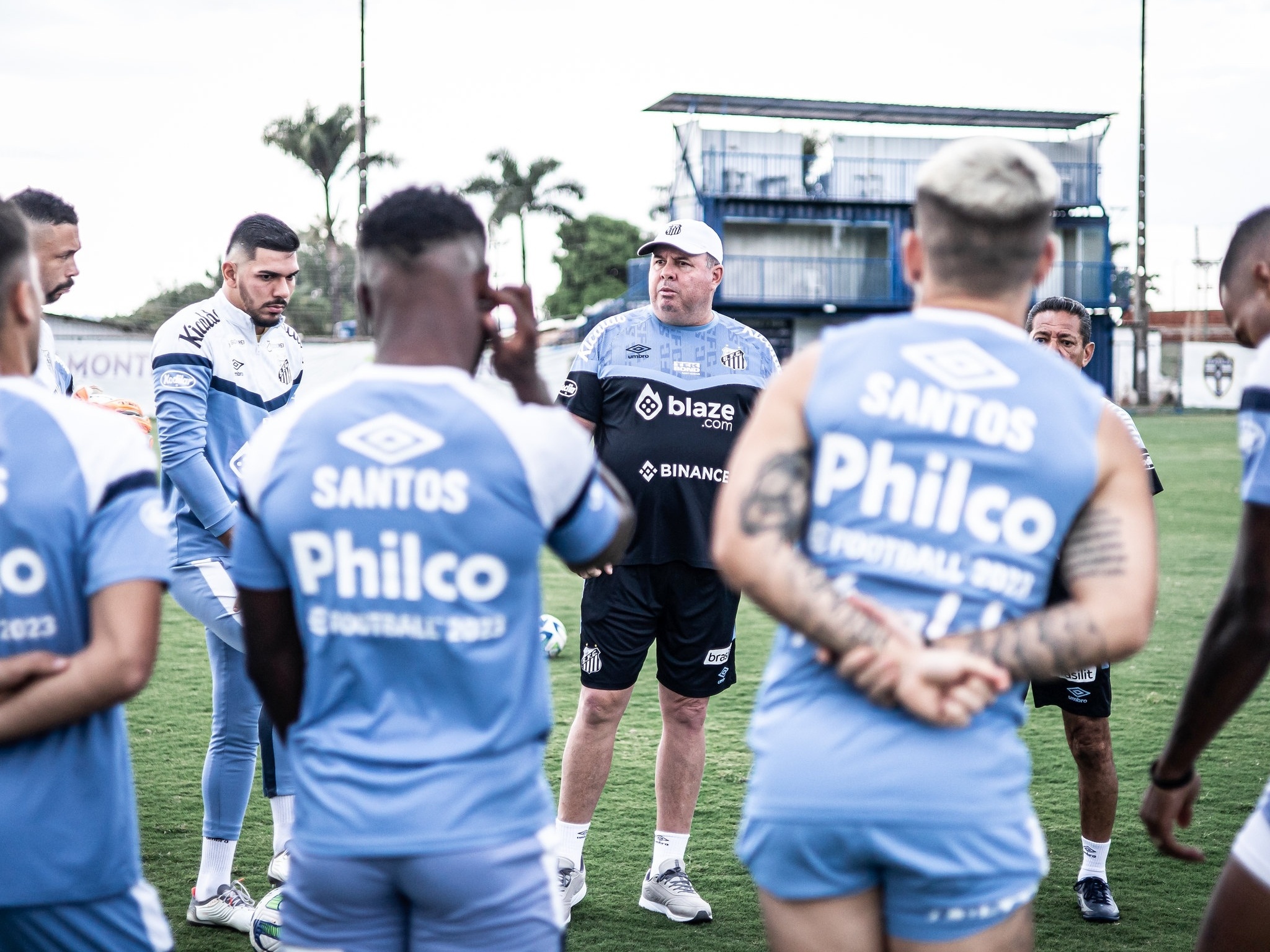 Jogadores se manifestam após rebaixamento do Santos para a segunda