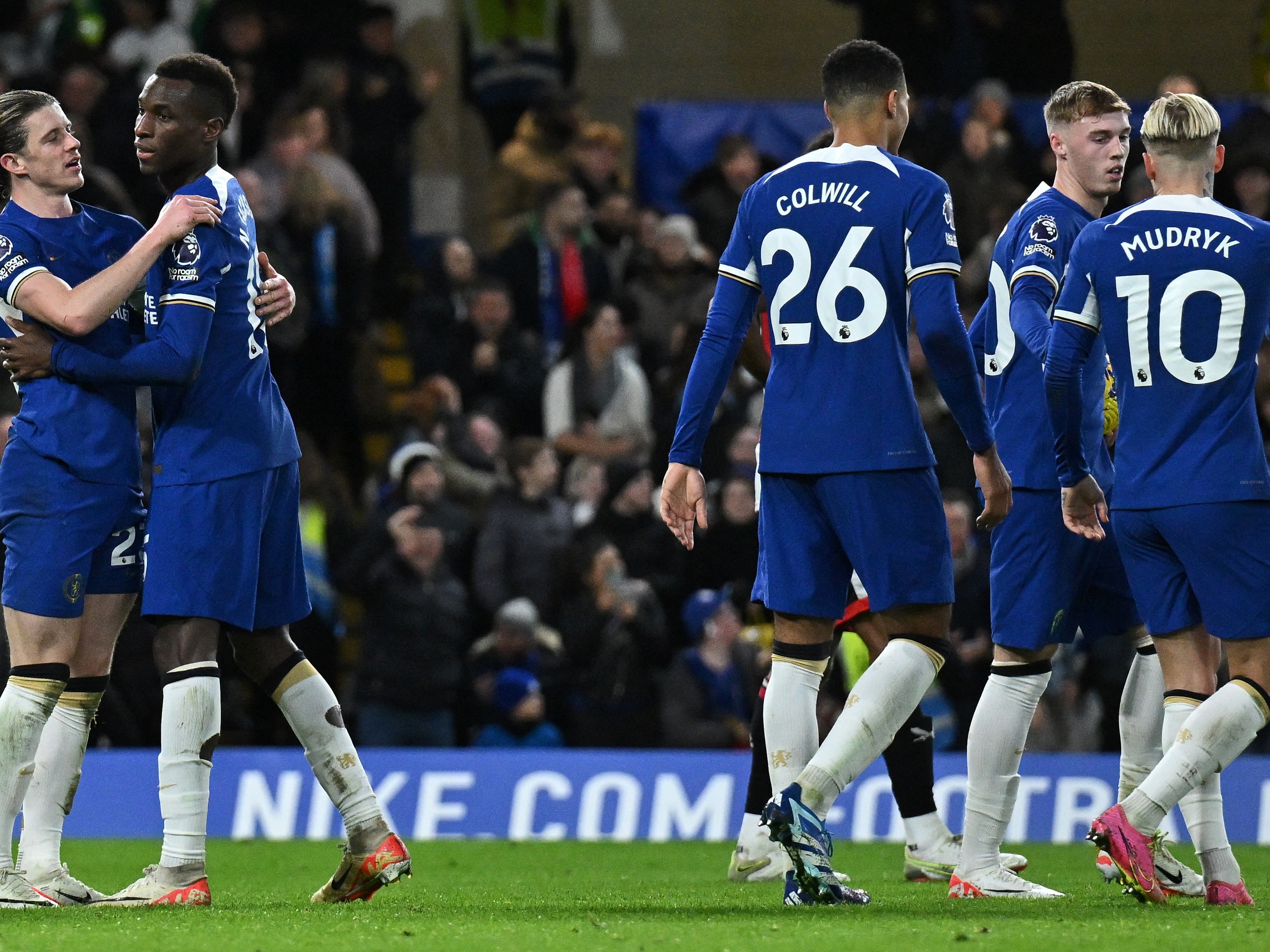 Histórico! Em jogo de oito gols, Chelsea arranca empate contra o