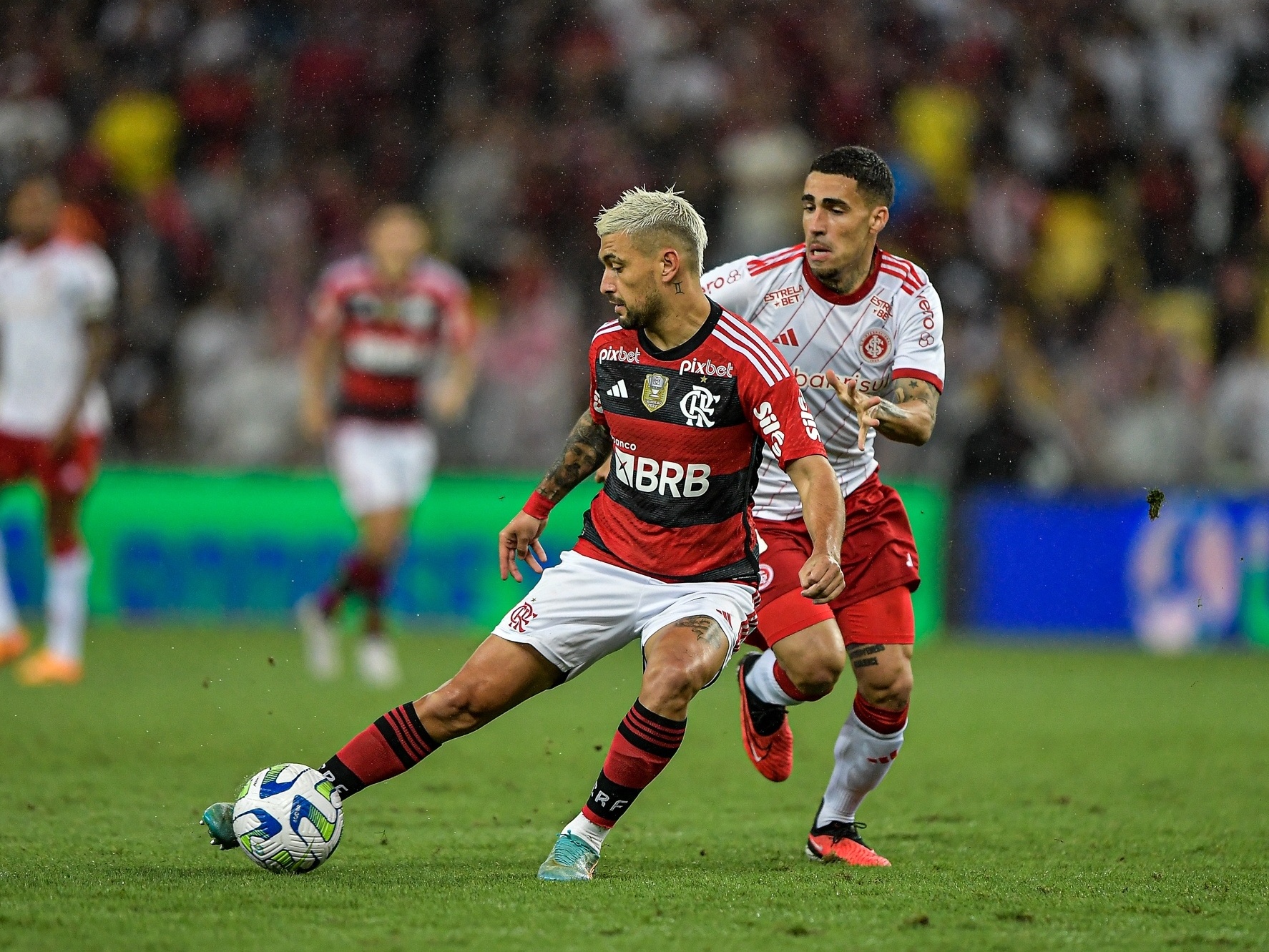 Cheio de reservas, Inter empata com o Flamengo no Maracanã