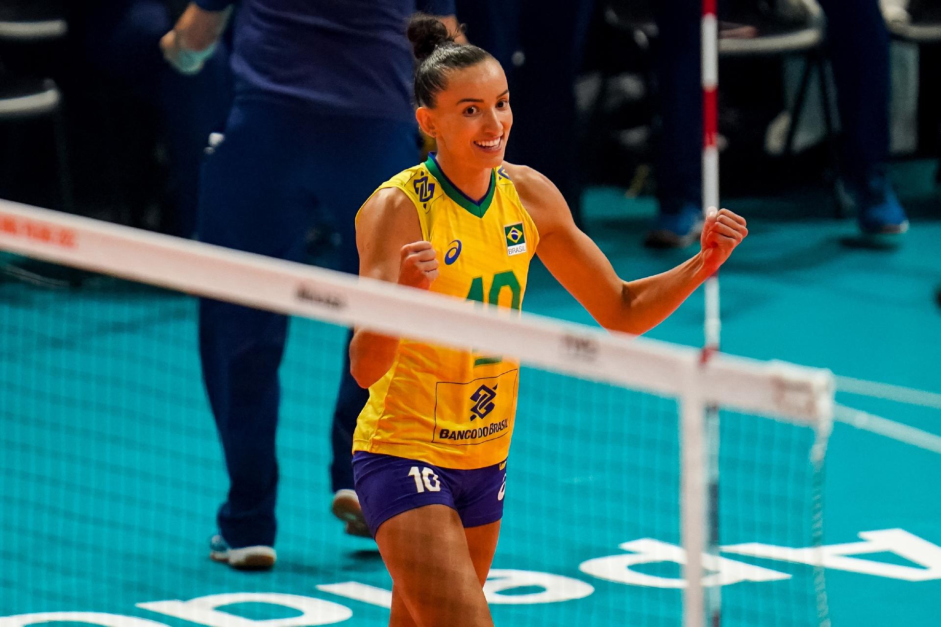 Seleção brasileira feminina de vôlei vence Itália e vai à final do mundial