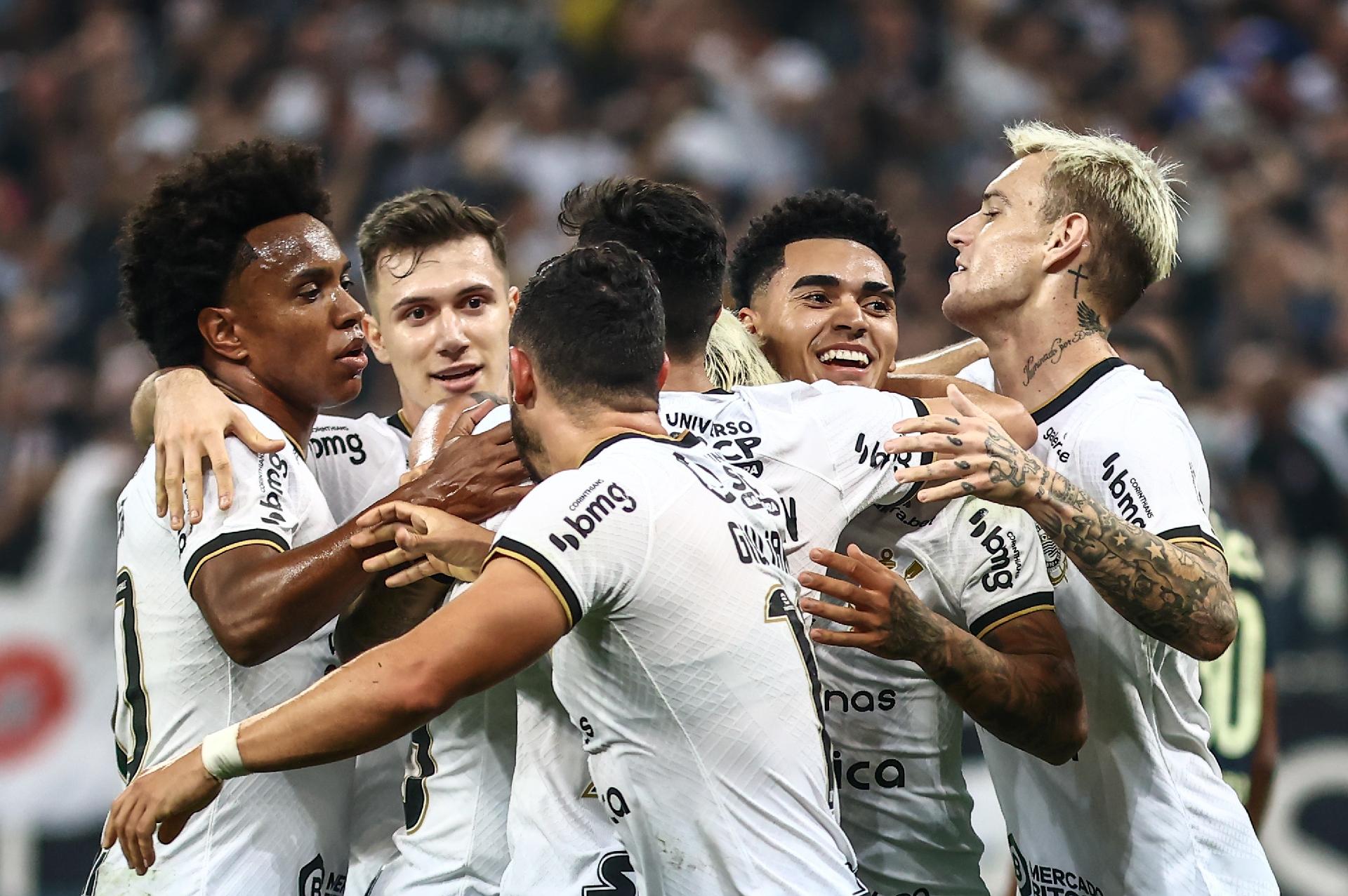 Corinthians domina, goleia o Santos e encaminha vaga na Copa do Brasil