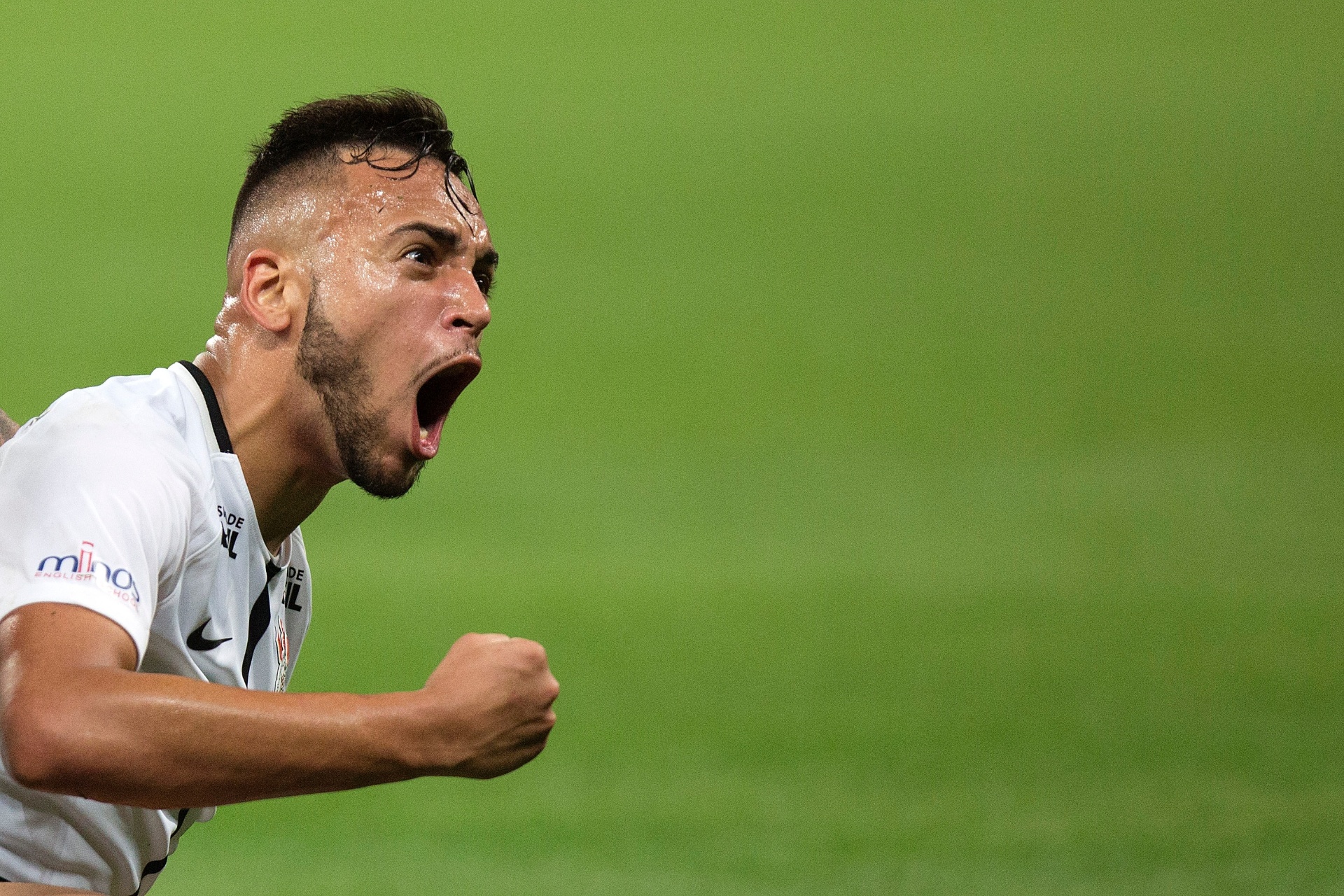 Maycon prega cautela ao falar de possível saída para o Shakhtar
