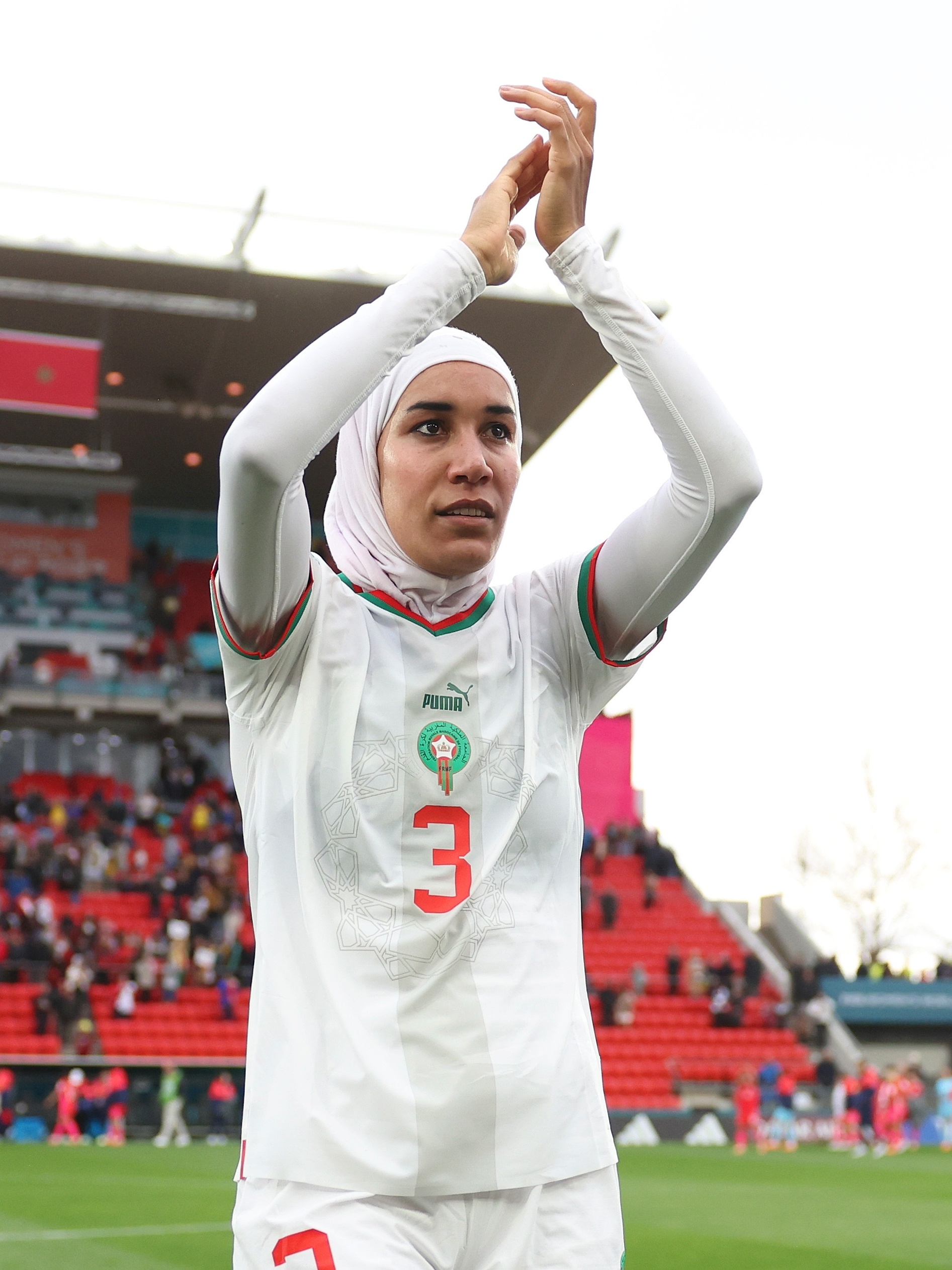 IM iraniana joga sem hijab no Campeonato Mundial e depois se