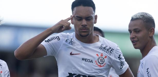 Corinthians inicia conversas para renovar João Pedro Tchoca