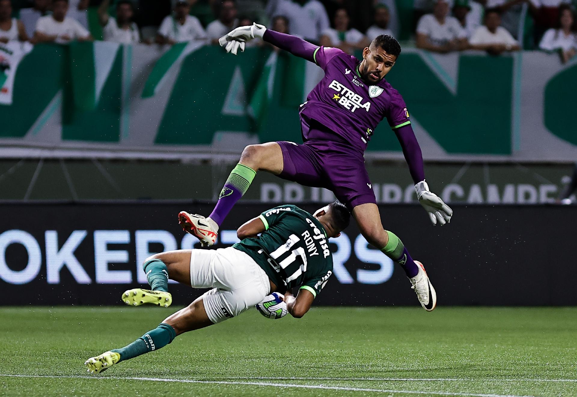 Palmeiras: Abel relaciona 29 jogadores para jogo contra o Cruzeiro