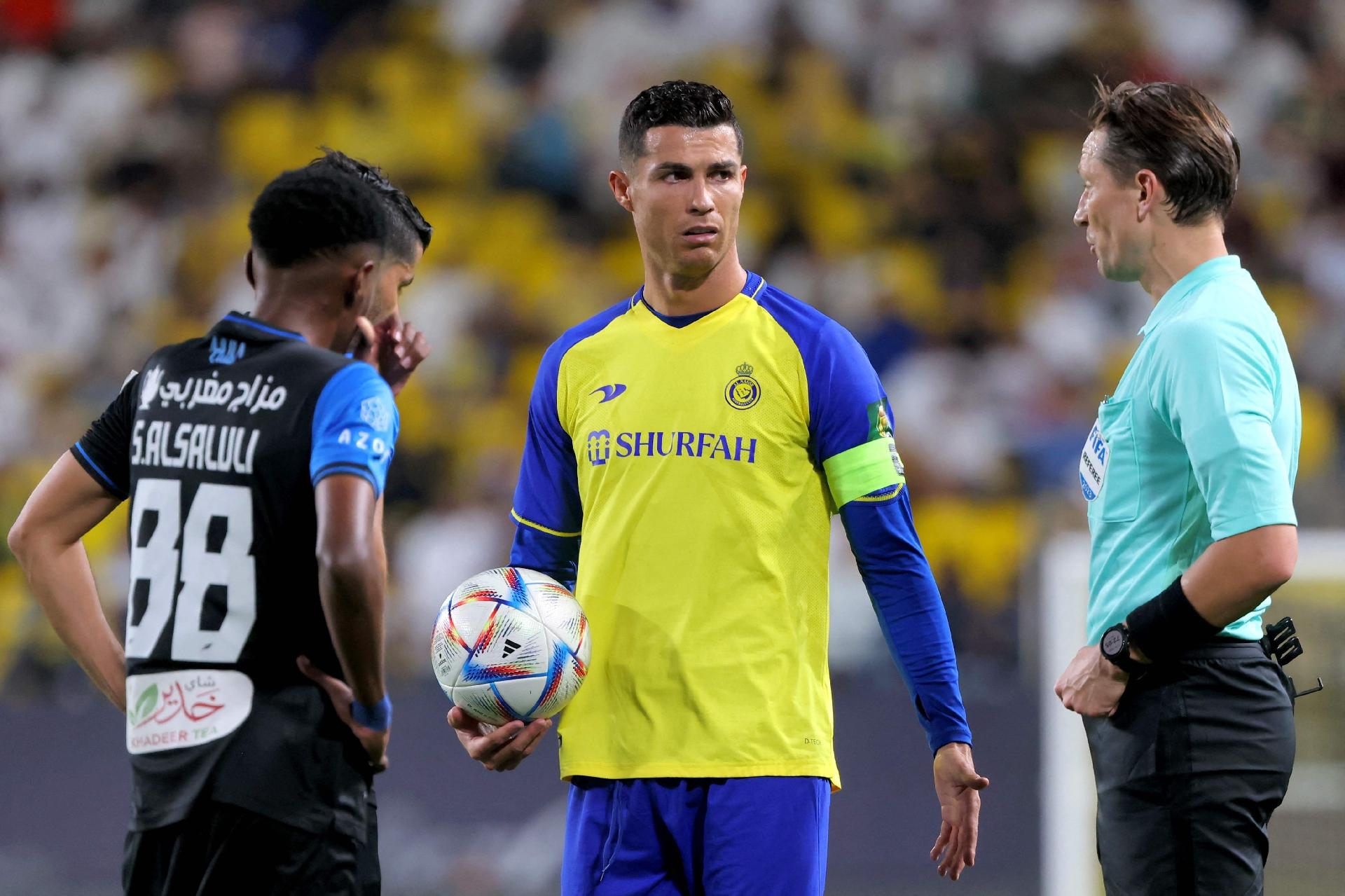 Cristiano Ronaldo quase nocauteia cinegrafista em cobrança de falta; veja, futebol saudita