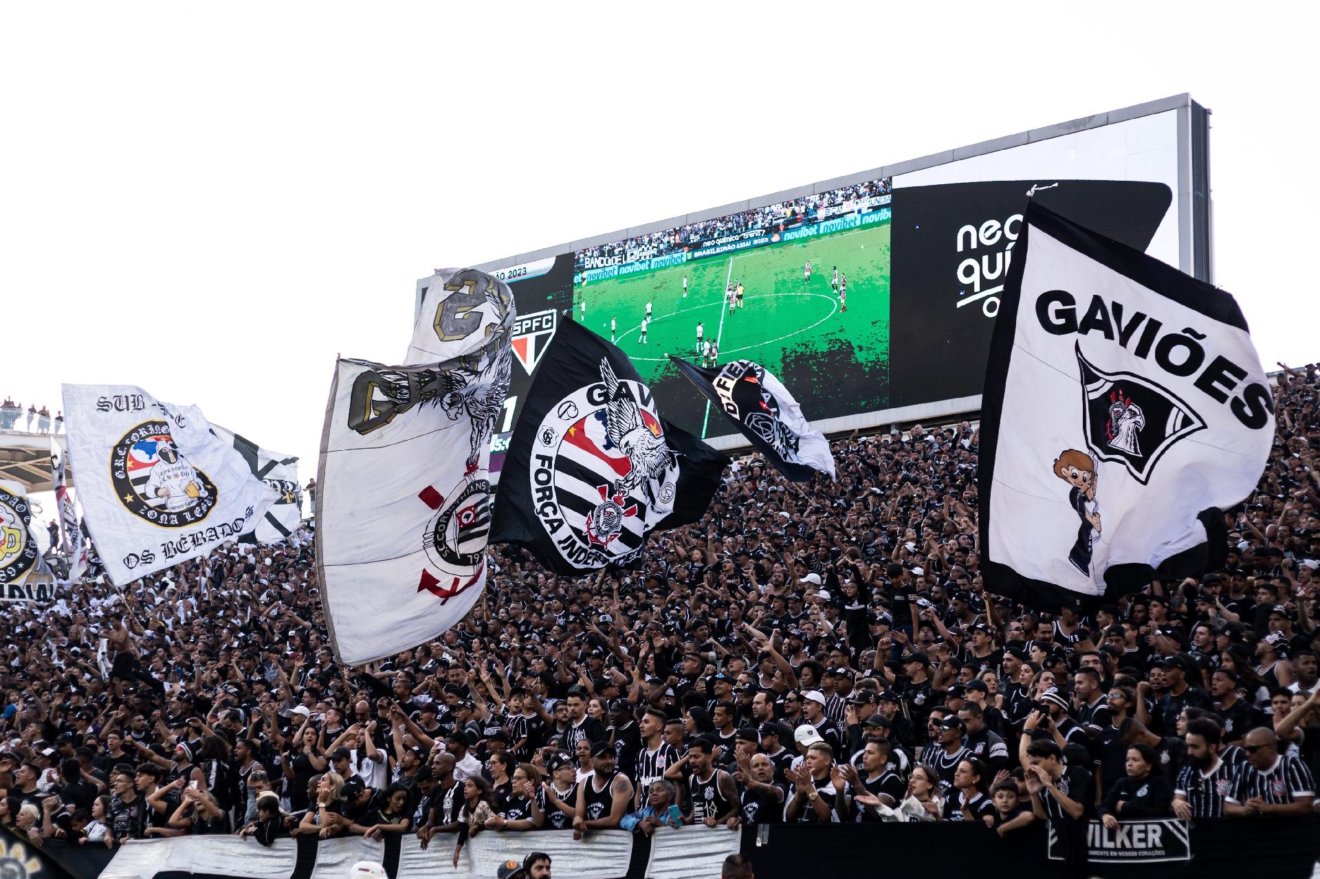 O Corinthians se recusou a vender ingressos online para a torcida do Flu e  vai vender apenas 2 horas antes do jogo no próprio estádio : r/futebol