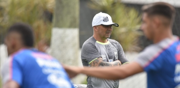 Sampaoli diz que desconhecia situação financeira do Santos e pede