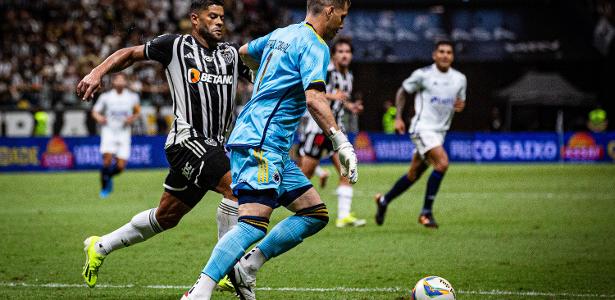 Árbitro denuncia torcida do Atlético MG por grito homofóbico em clássico