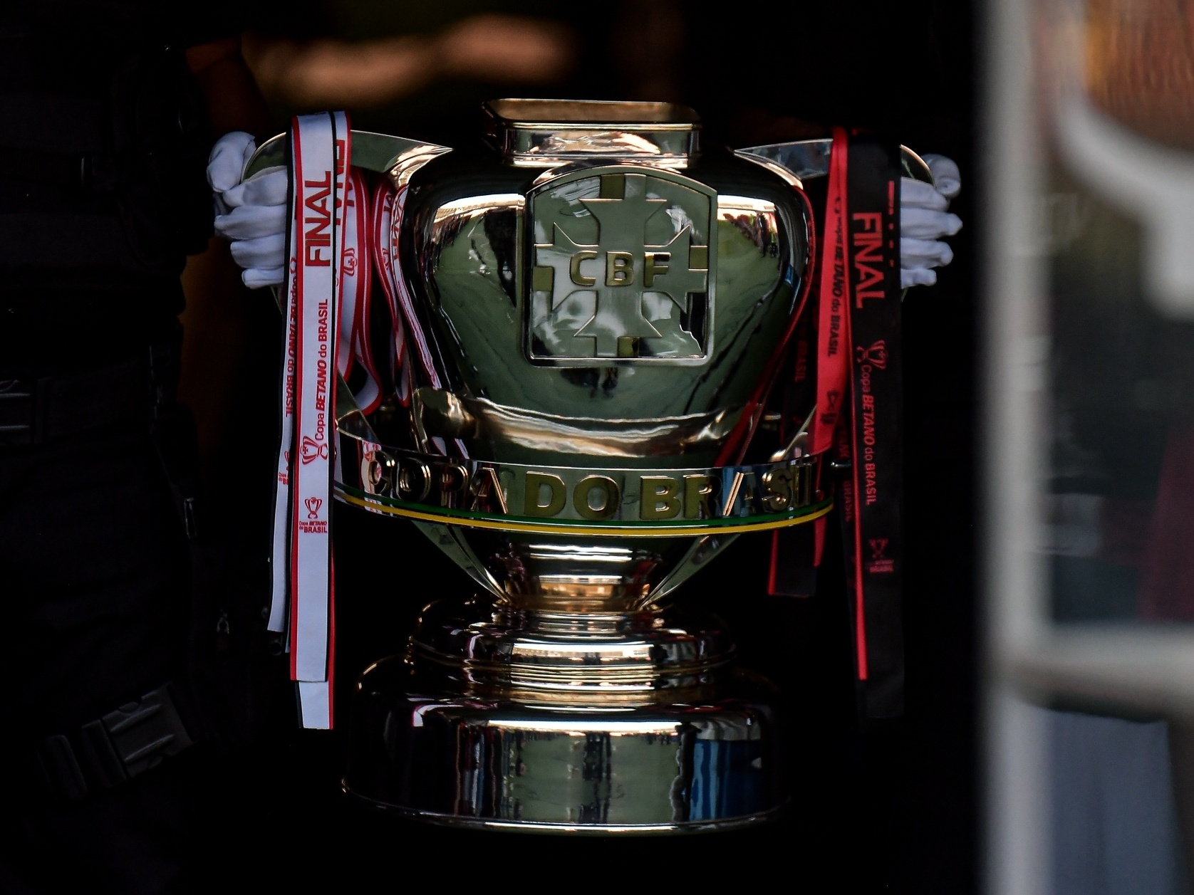 A história do troféu da Copa do Brasil: quanto pesa a taça? - Lance!