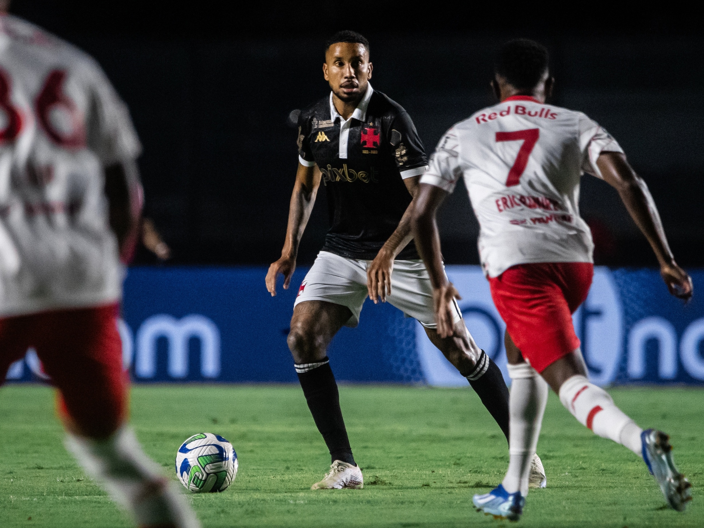 Vasco leva gols em todos os jogos e sofre com jogadas de bola parada -  12/05/2021 - UOL Esporte