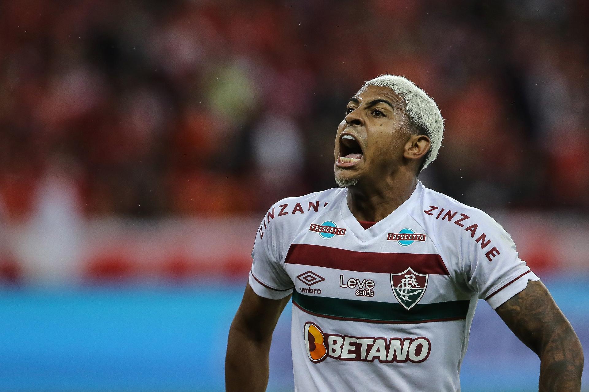 Inter negocia retorno do centroavante Luiz Adriano ao Beira-Rio