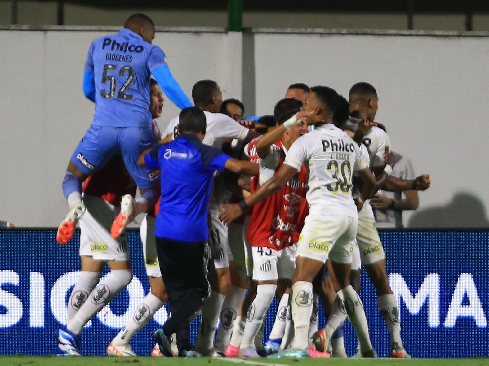 Santos tem 9 desfalques para jogo decisivo contra o Goiás, pelo Brasileirão