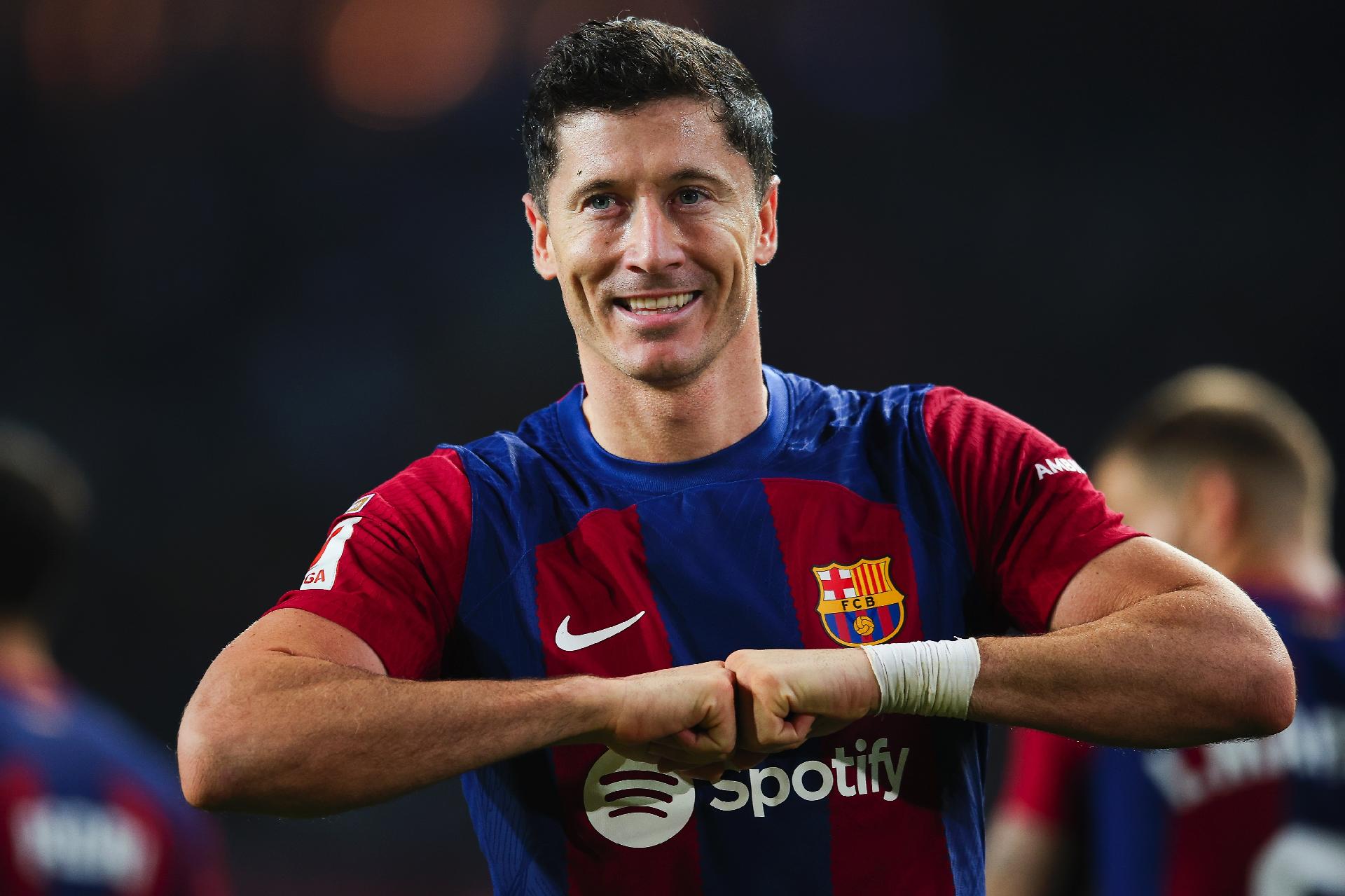 Barcelona; Lewandowski supera Ronaldo Fenômeno em artilharia histórica
