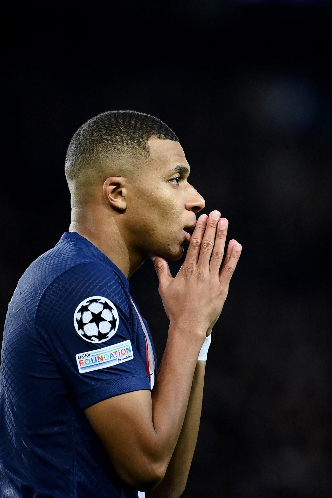 Mbappé sofre lesão na coxa e não deve jogar primeiro jogo da Champions