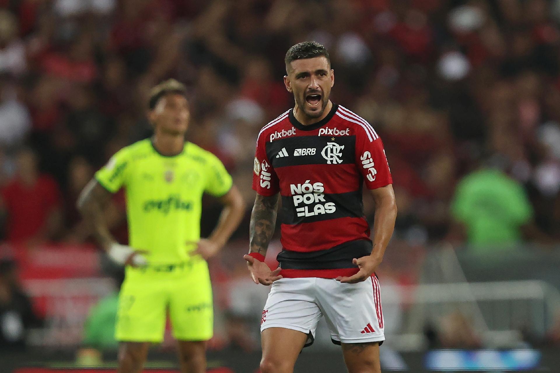 Atlético-MG goleia Flamengo por 3 x 0 no Maraca e encosta no Palmeiras