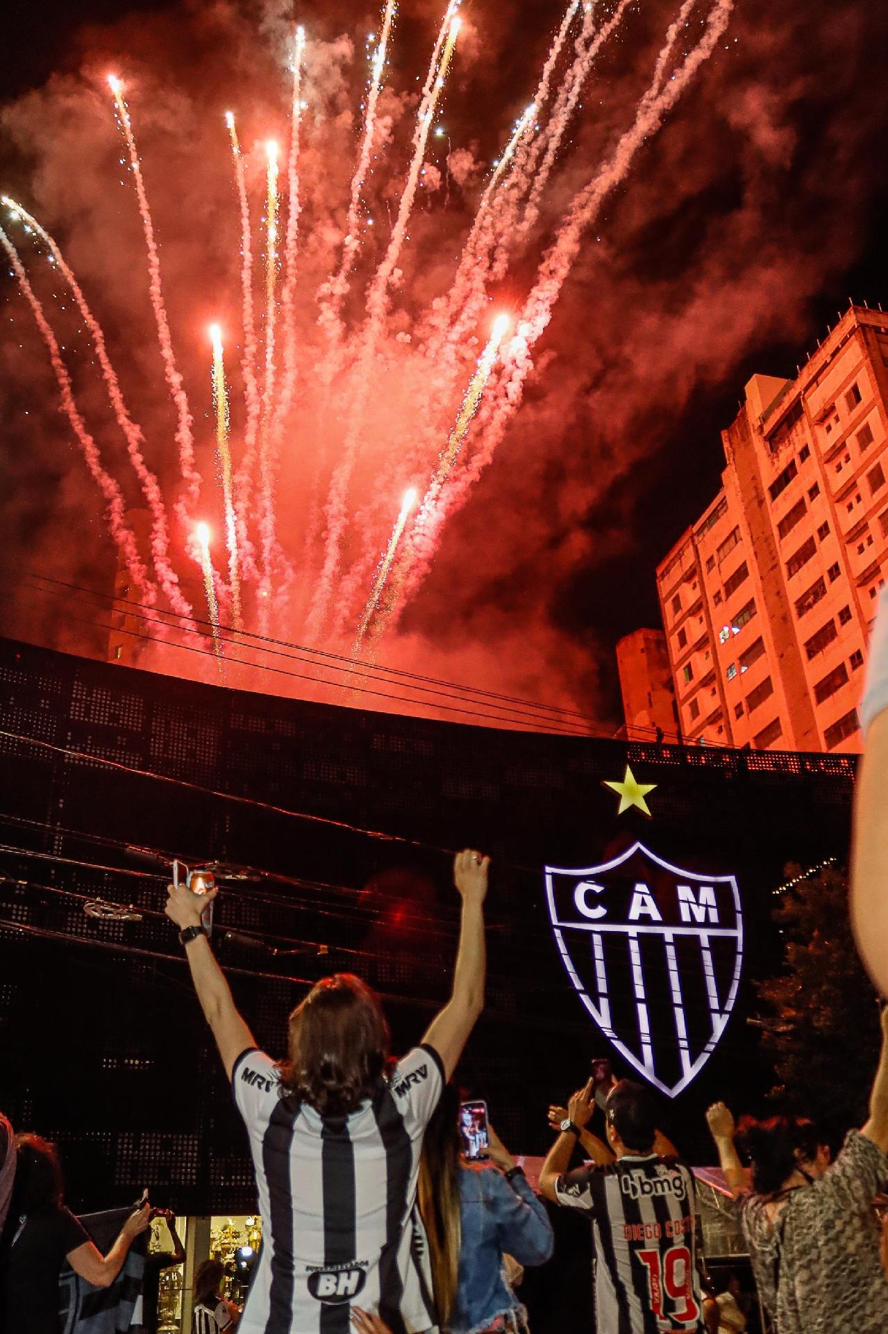 GloboEsporte.com > Futebol > Cruzeiro - NOTÍCIAS - 'Gladiadora', Musa do  Cruzeiro reforça a torcida contra o Grêmio no Mineirão