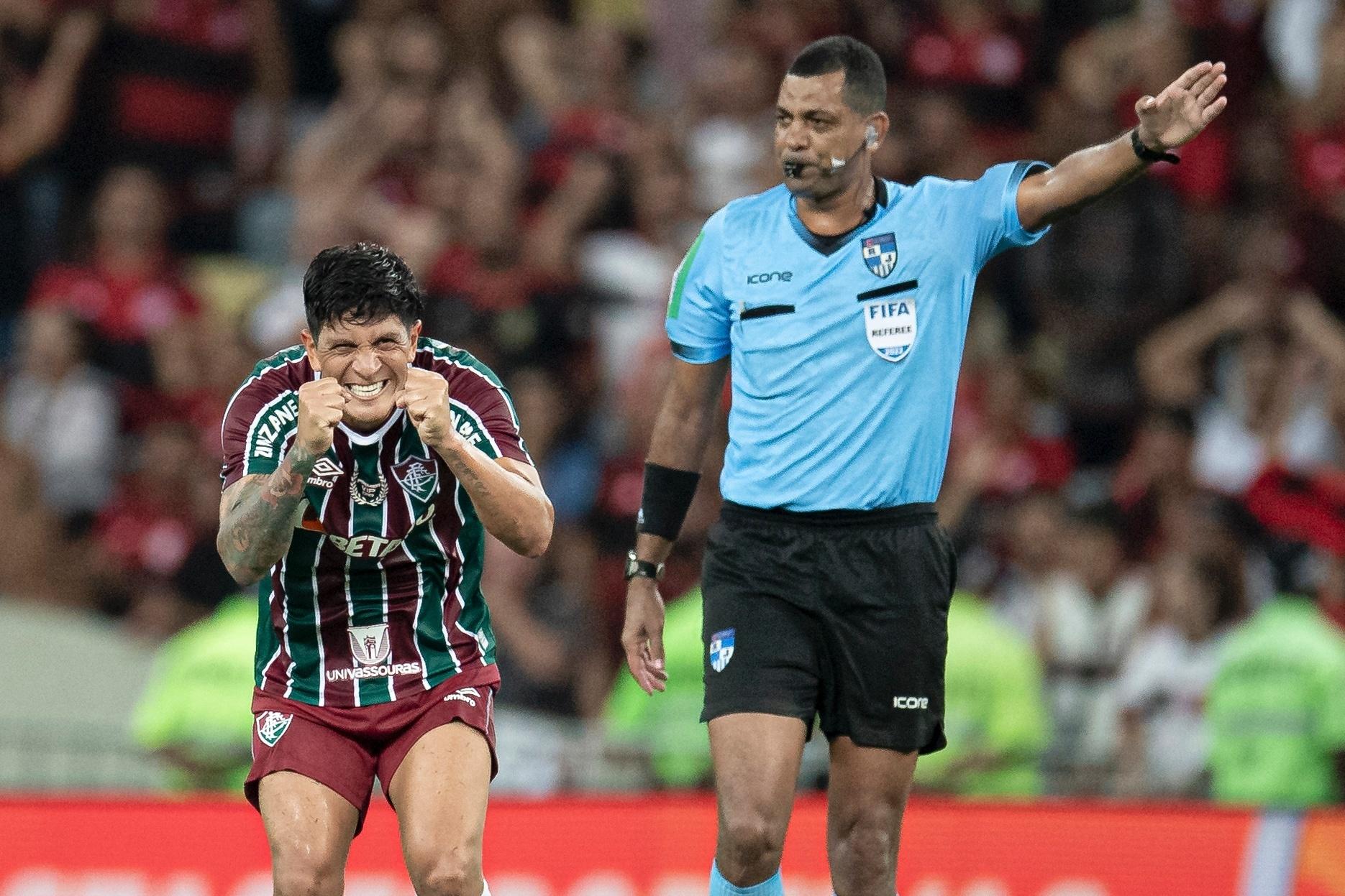 Flamengo vence Fluminense no primeiro jogo da final do Carioca