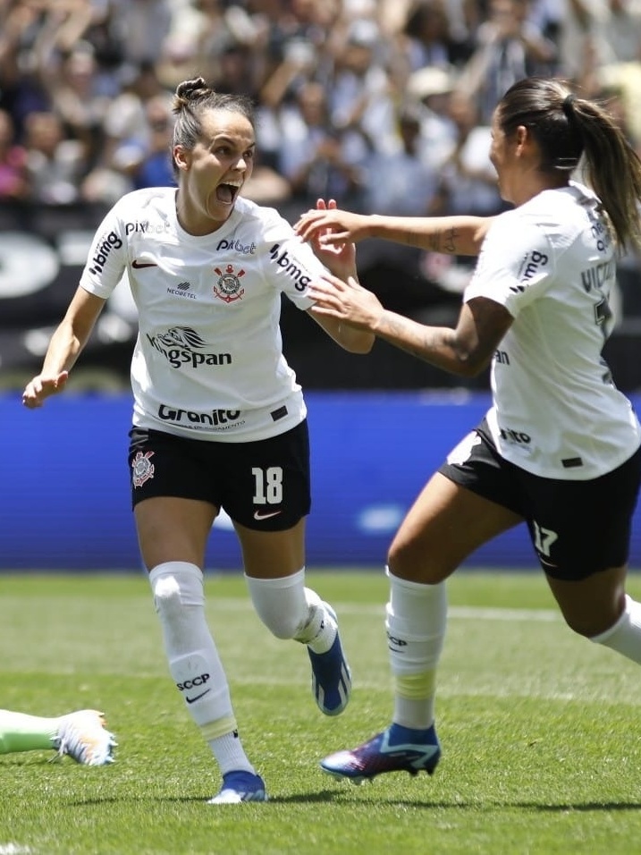 Corinthians goleia Palmeiras por 8 x 0 no Paulistão Feminino