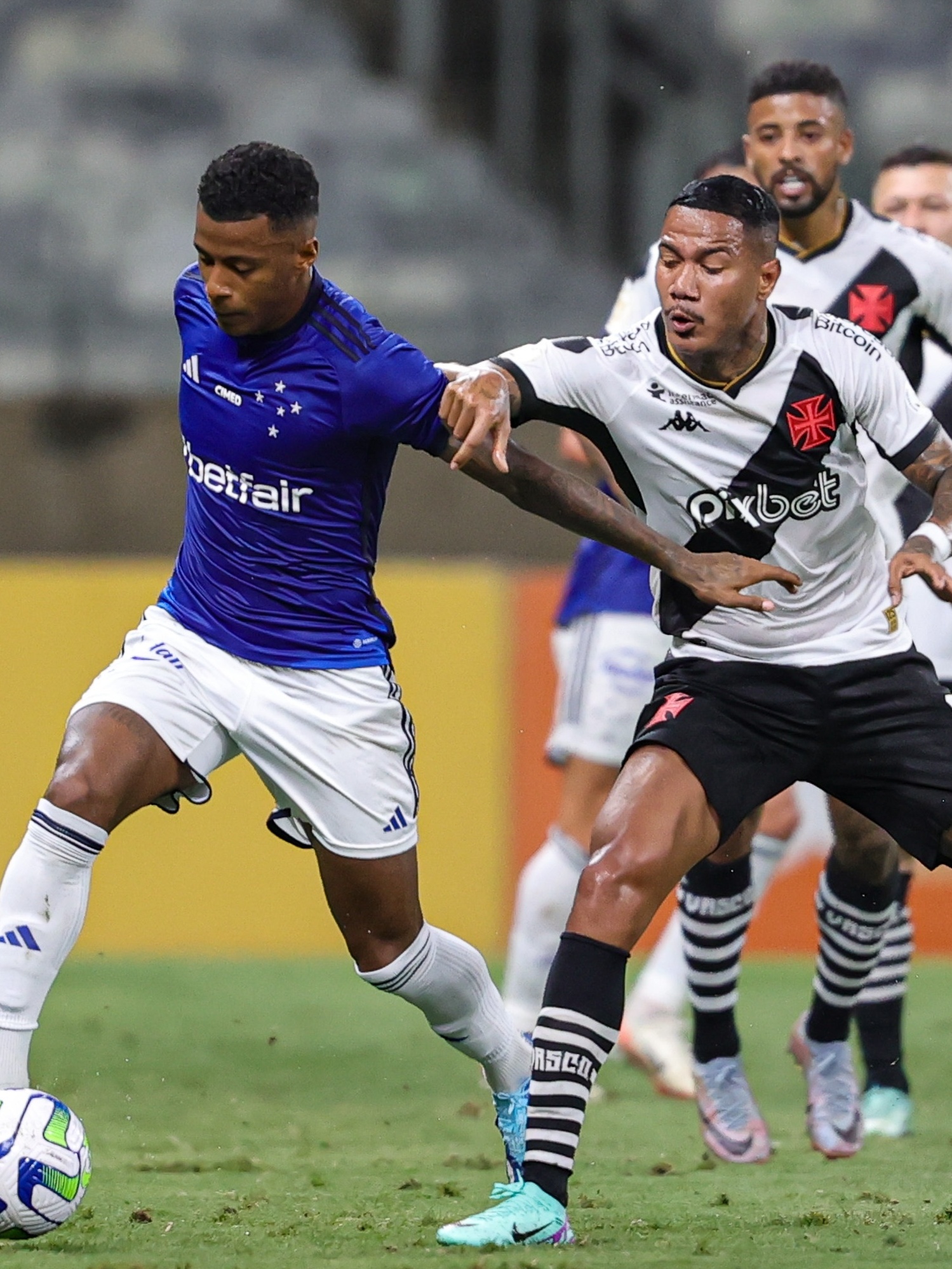 Brasileirão: Palmeiras consegue empate com o Vasco em jogo movimentado - O  Mariliense