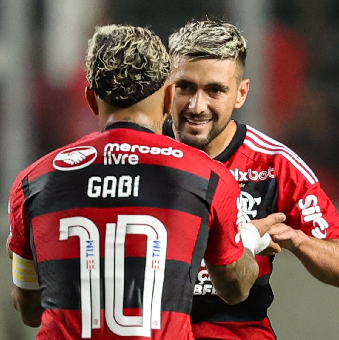 Flamengo on X: FIMMMMMMMMMMMMMMMM DE JOGO NO PARAGUAI! O Mengão goleia o  Olimpia por 4 a 1 com gols de Arrascaeta, Gabigol (2) e Vitinho no jogo de  ida das quartas de