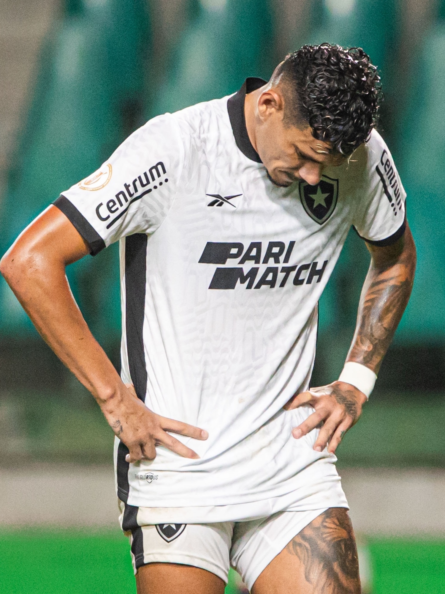 Bolavip Brasil - Aconteceu outra vez! Botafogo marca aos 52 do segundo  tempo mas cede o empate aos 55 minutos para o Corotiba. Botafogo chega ao  nono jogo sem vitória e vê