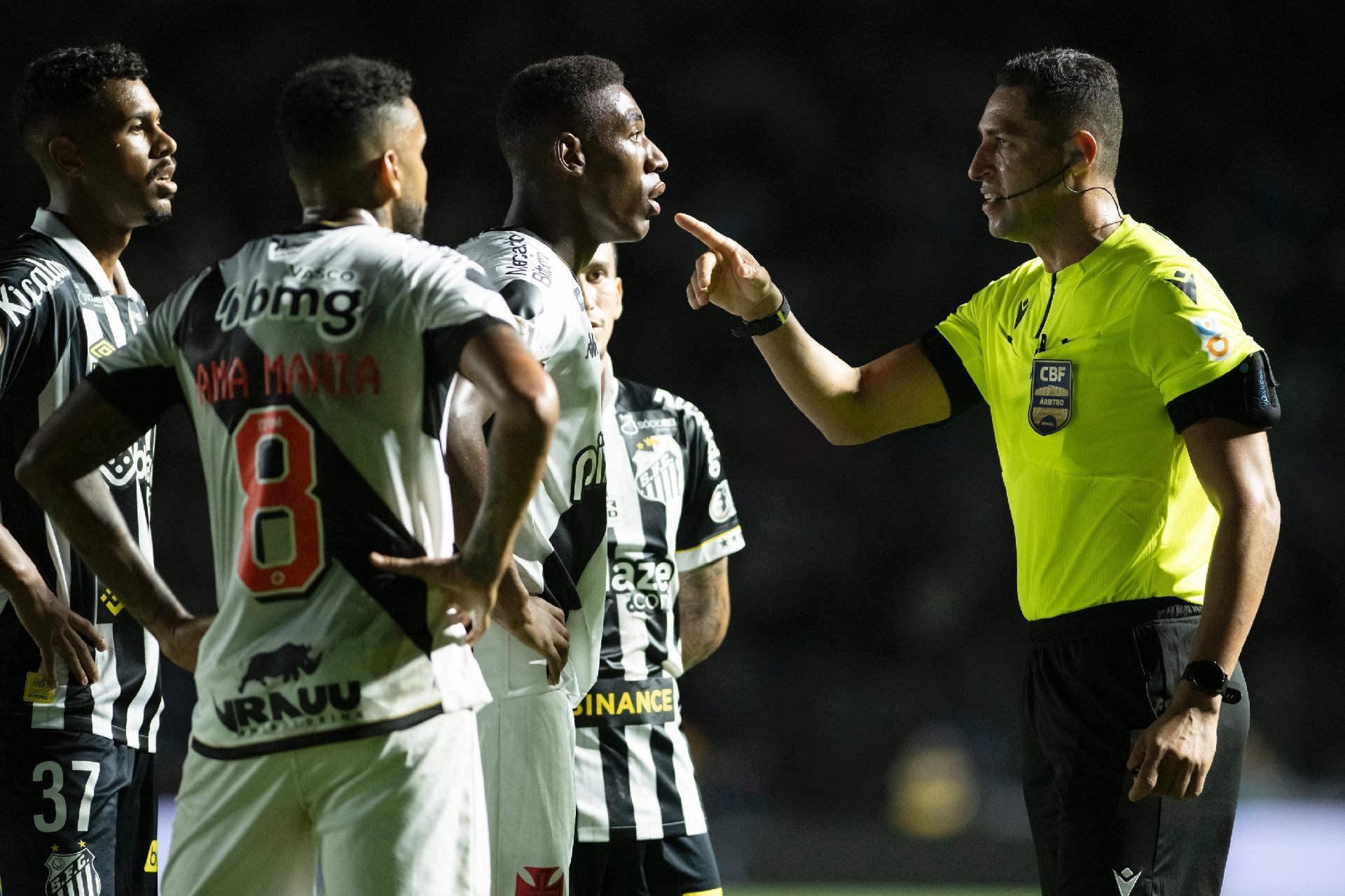 Vasco vai até a CBF para cobrar explicações sobre a arbitragem do jogo  contra o Santos - Lance!