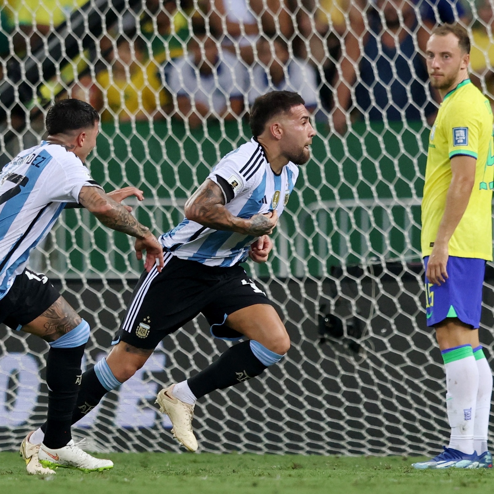 Olé e vergonha: Brasil cai para Argentina em jogo marcado por