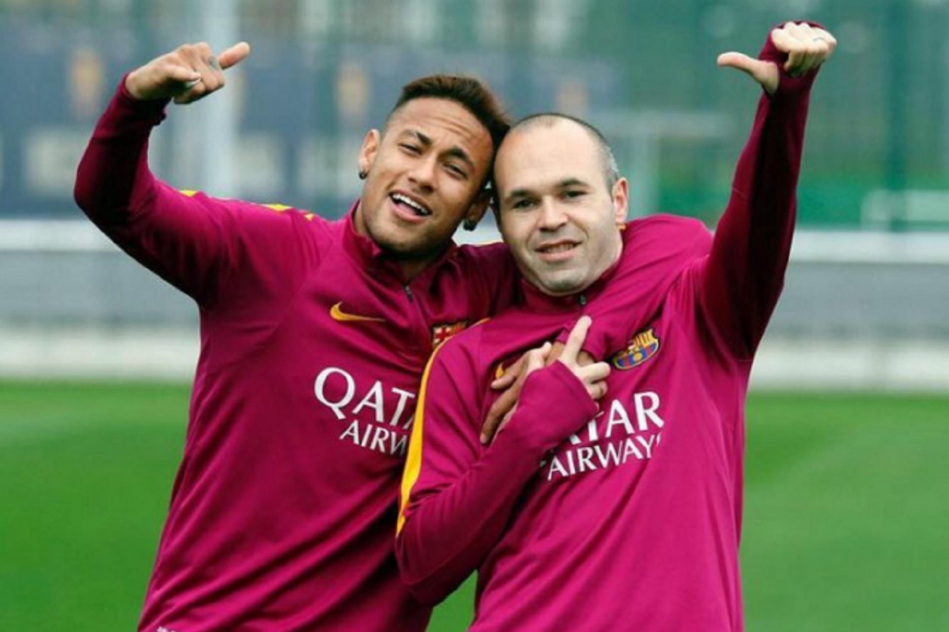 Iniesta afirma que Neymar é sinônimo máximo do futebol: 'Espetáculo