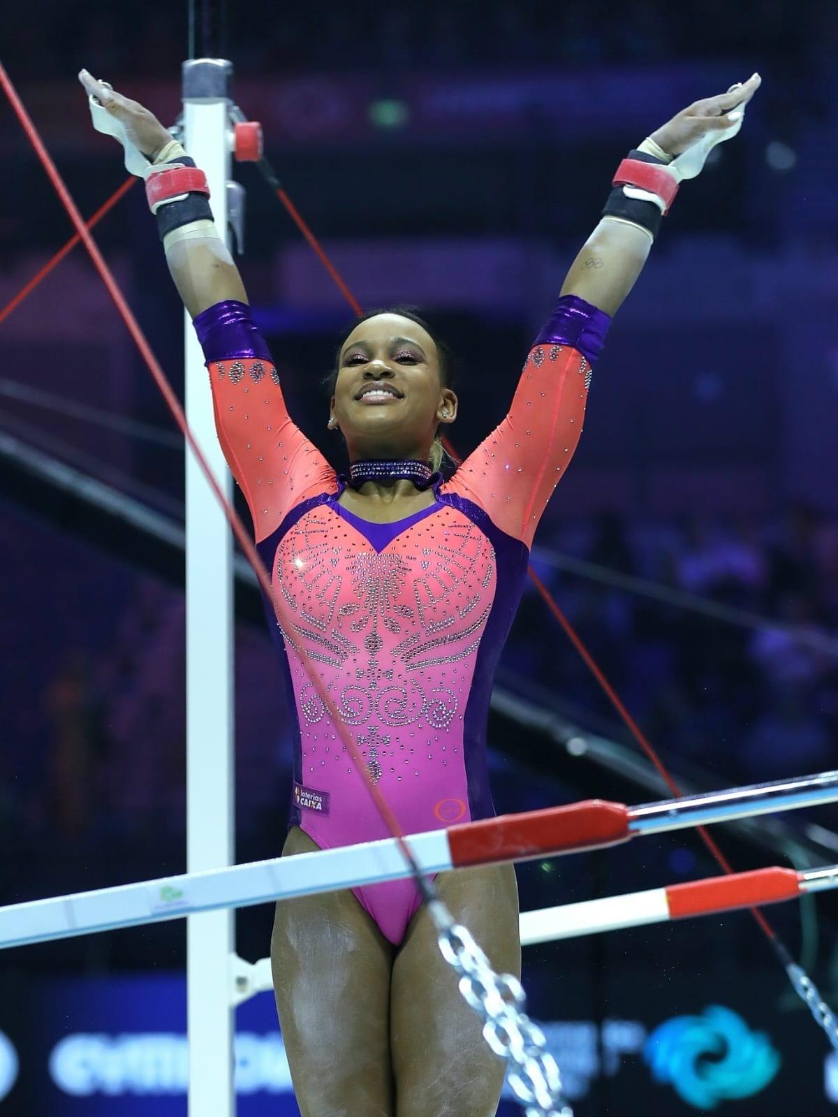 Pimenta dá parabéns a Rebeca Andrade por ouro na ginástica