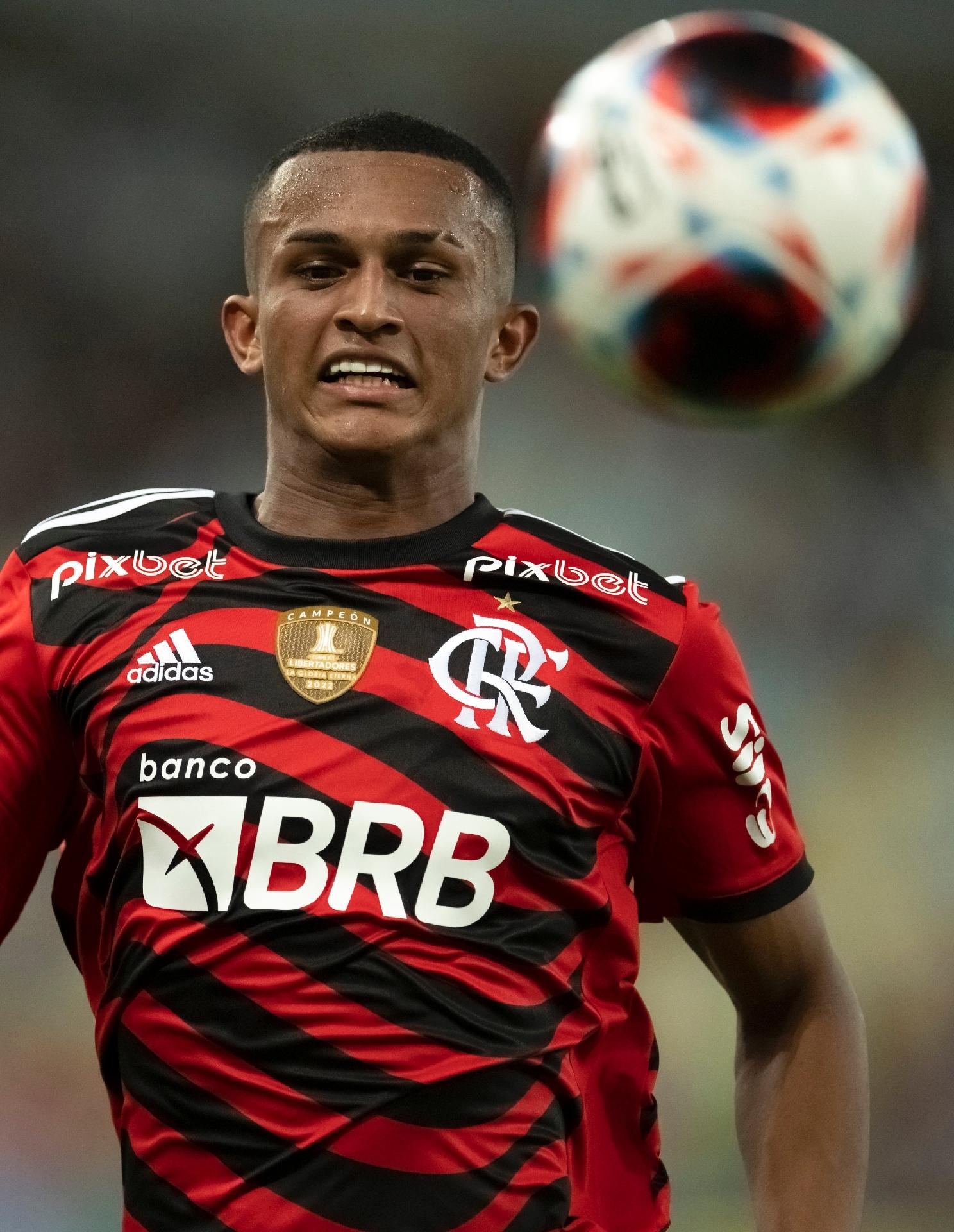 Barcelona desiste de Wesley, lateral promessa do Flamengo