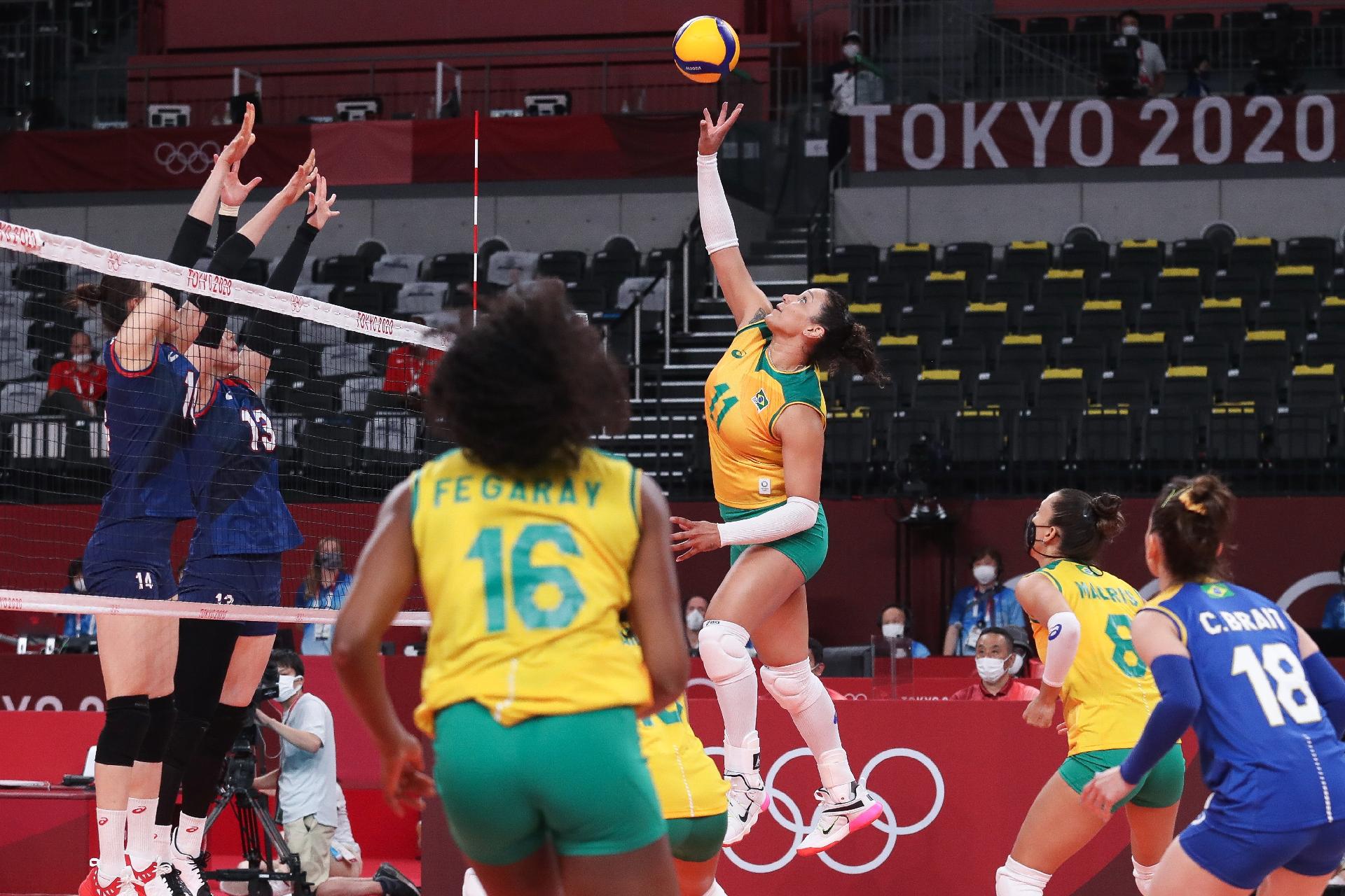 Brasil vence dominicanas no tie-break, e vôlei feminino garante vaga em  Tóquio 2020, vôlei