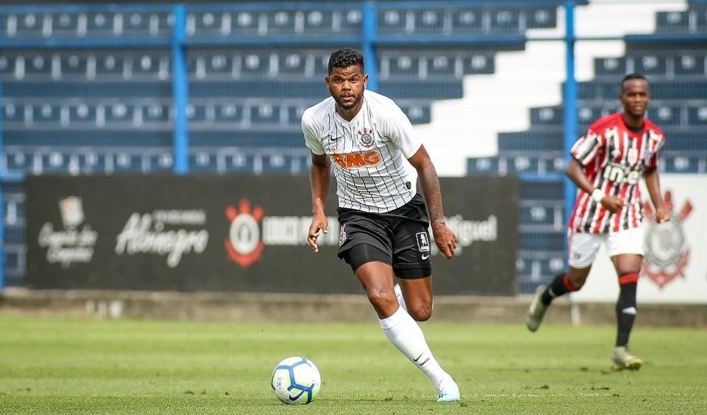 Corinthians libera jovem atacante para realizar exames em clube da Lituânia