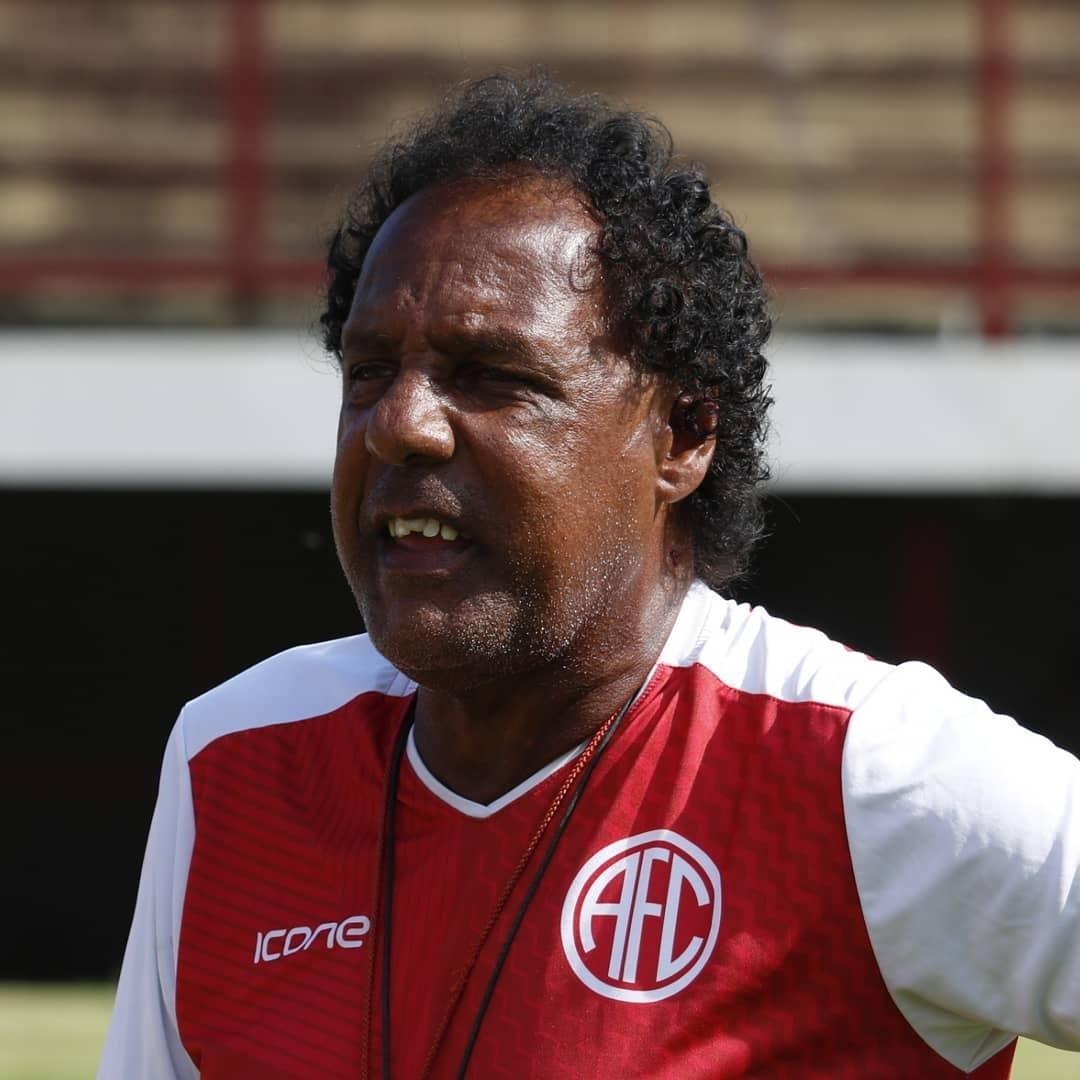 Sai o Rei, entra Luizinho: biografia do ex-jogador de futebol