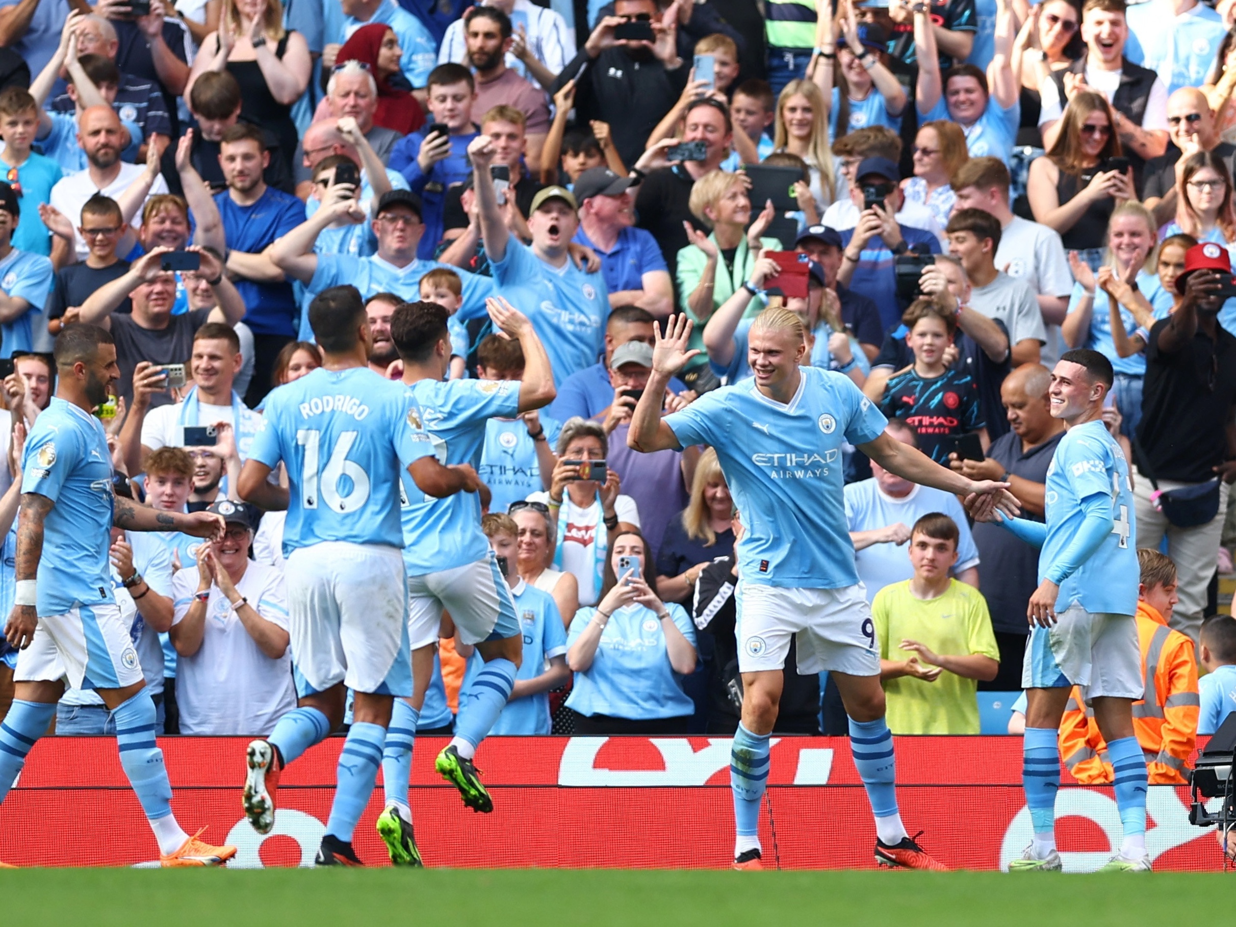 Empate eletrizante entre Manchester City e West Ham deixa título inglês em  aberto, Esporte