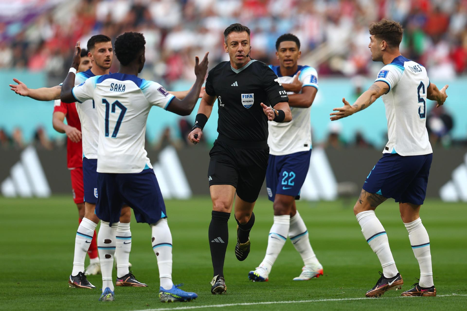 Copa do Mundo 2018: Meia do Irã é único jogador proibido de atuar na  primeira rodada da Copa - UOL Copa do Mundo 2018