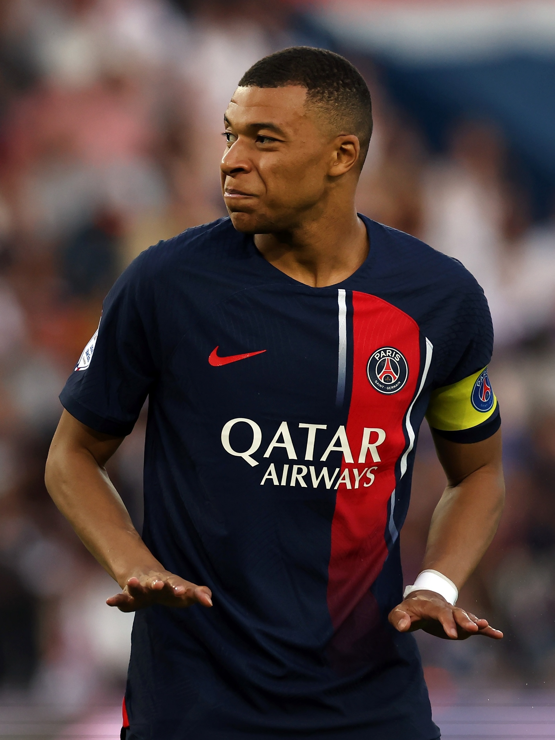 Entrada de Mbappé muda o jogo, mas os diversos problemas deixam