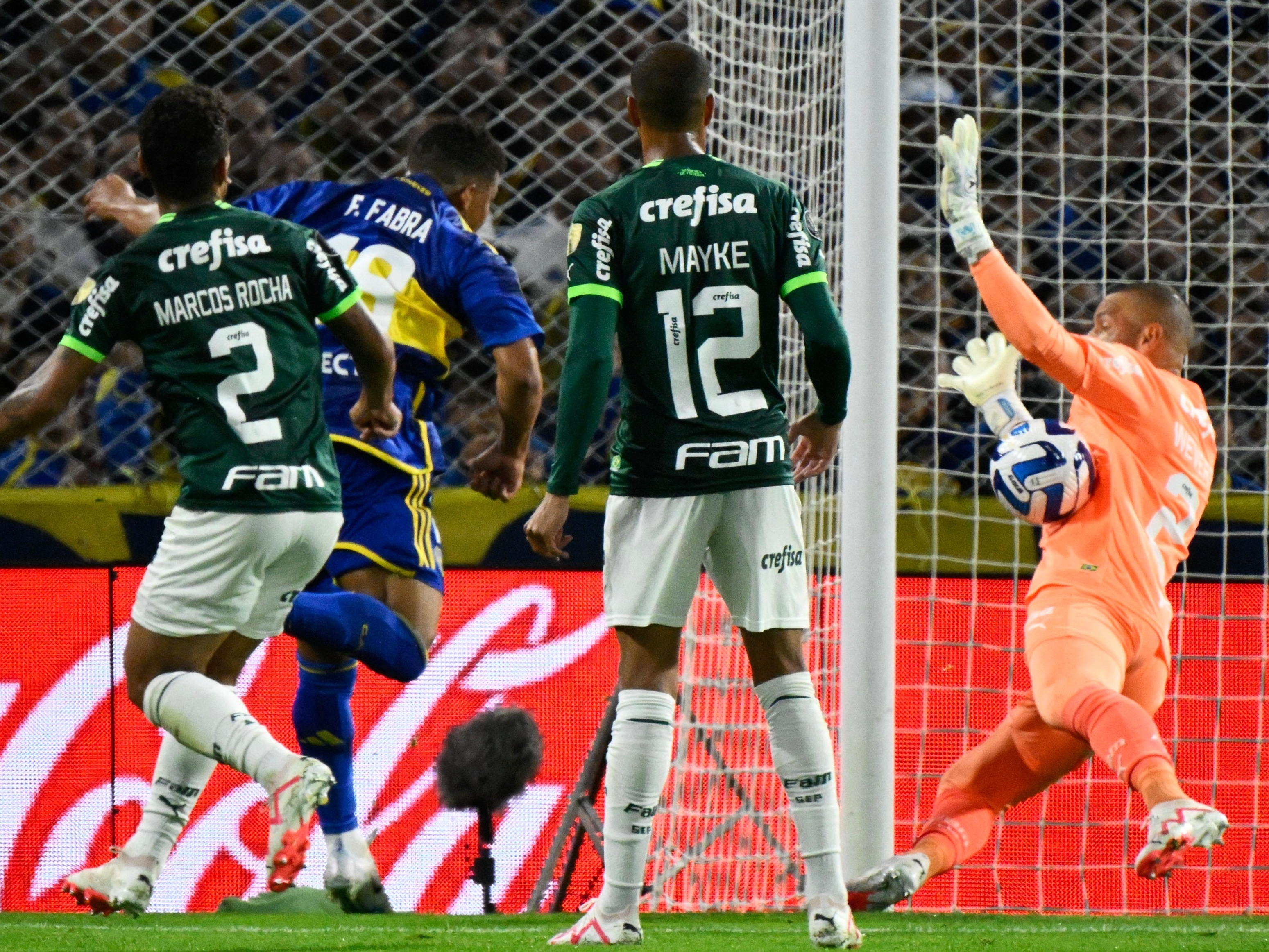 Sofascore Brazil on X: Weverton (33 anos) pelo @Palmeiras na  @LibertadoresBR: ⚔️38 jogos 👐98 defesas 🚫20 gols sofridos (!) 📊83% bolas  defendidas (!) 🙏1/2 pênaltis defendidos ❌0 erros defensivos graves 💯Nota  SofaScore