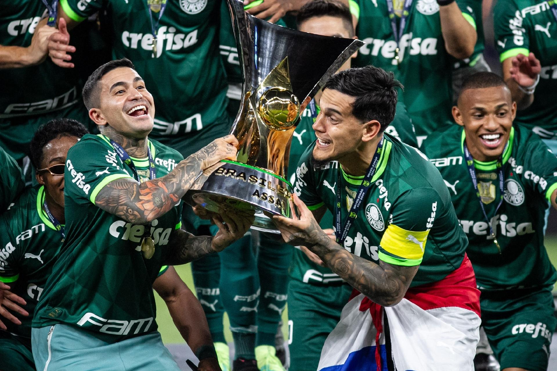 Ídolo do Nacional, Emerson Mi supera o tempo para levar clube à