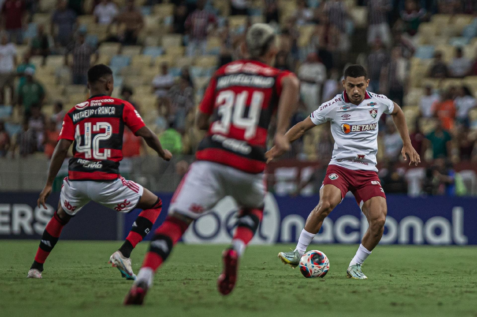 André diz que Fluminense é favorito contra o Flamengo: 'Estamos jogando  mais