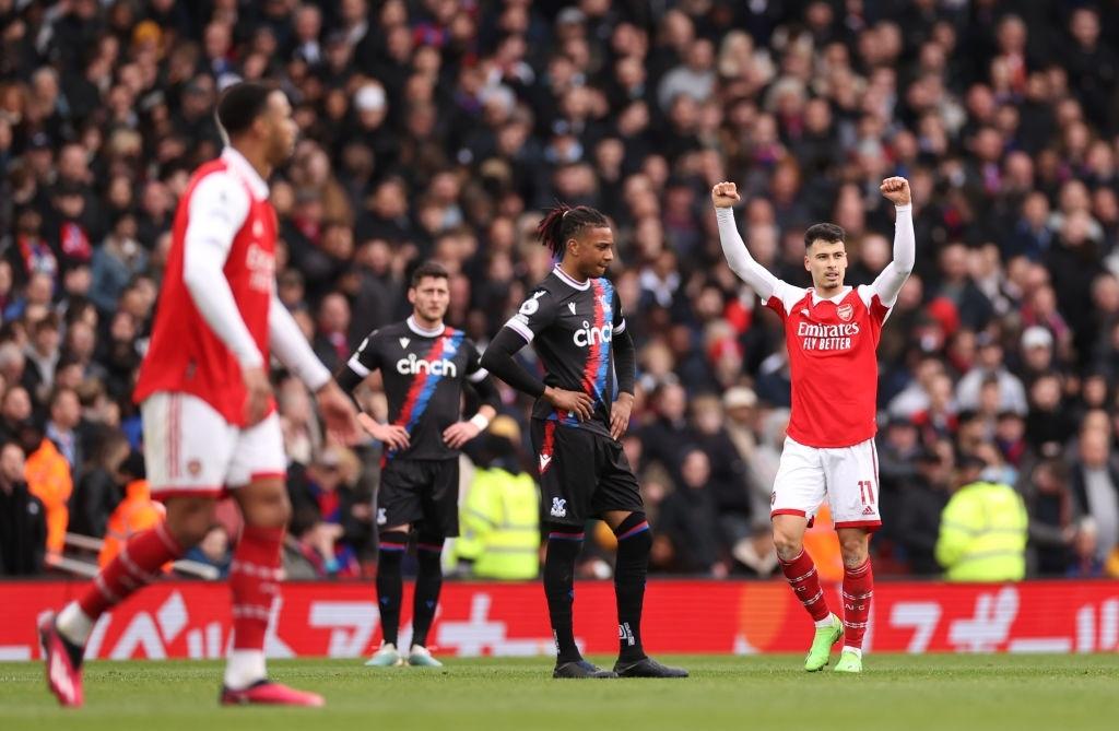 Arsenal goleia o Crystal Palace e dispara na liderança do Campeonato Inglês