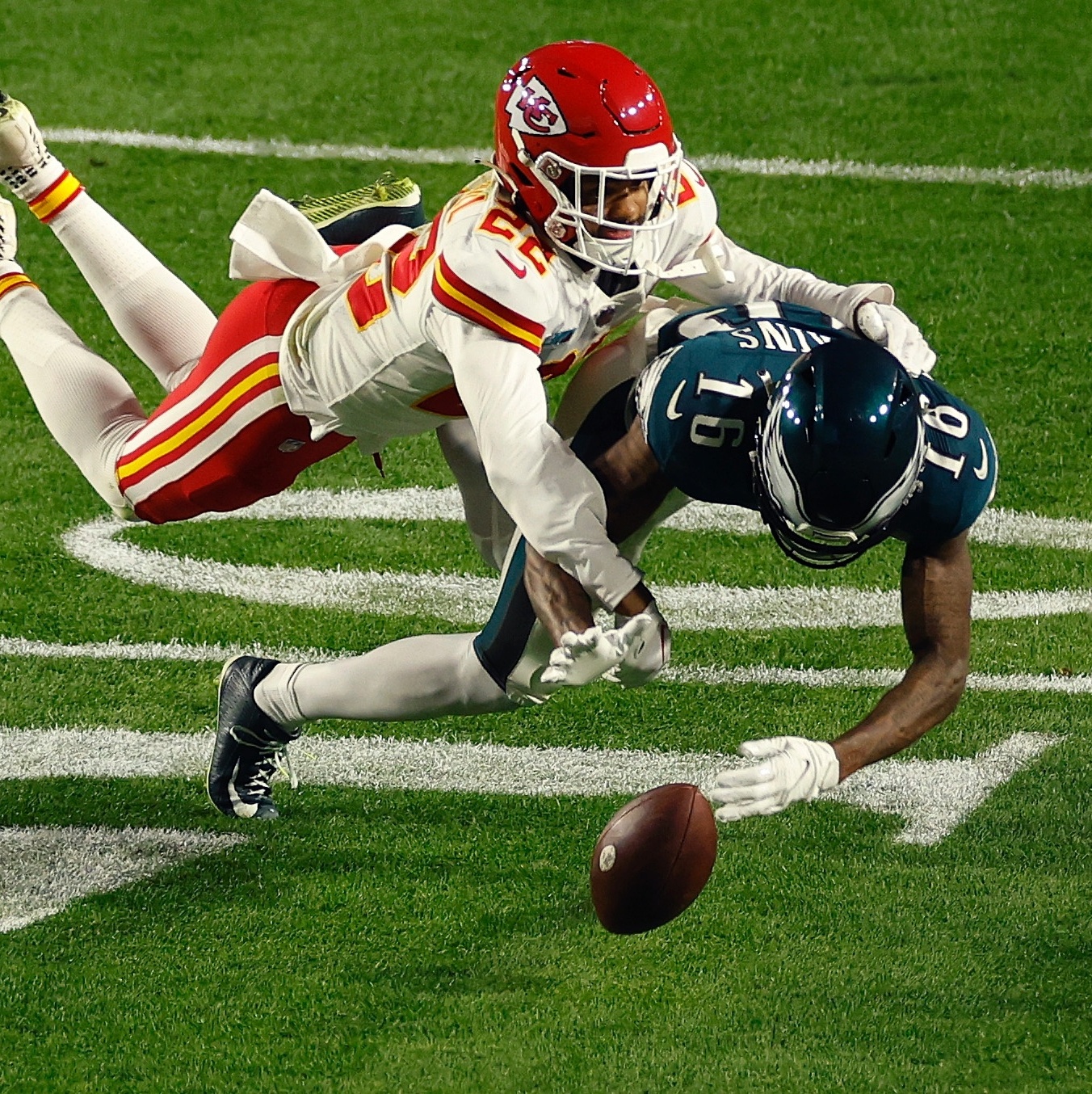 NFL: Eagles e Chiefs são campeões de conferência e disputarão o