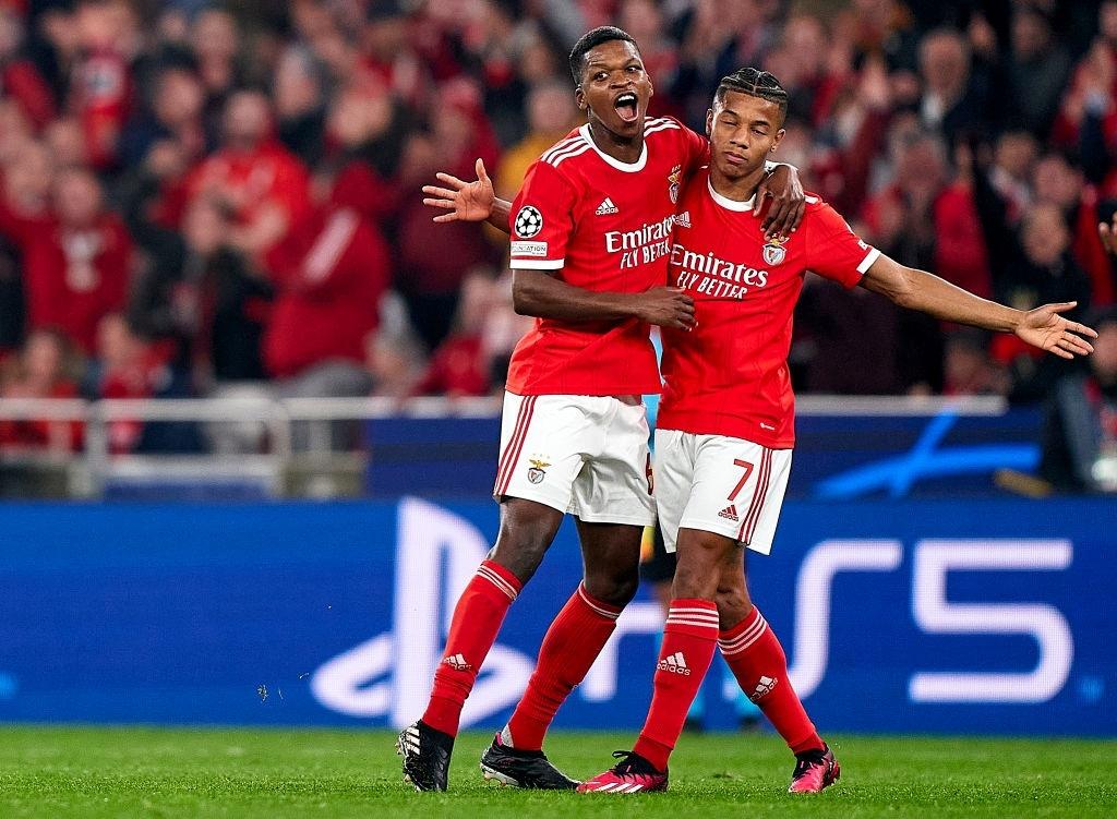 David Neres marca, Benfica goleia Club Brugge e avança na