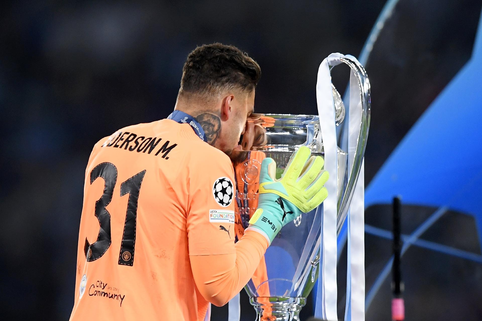 Herói da classificação na Copa do Brasil, Michael celebra bom