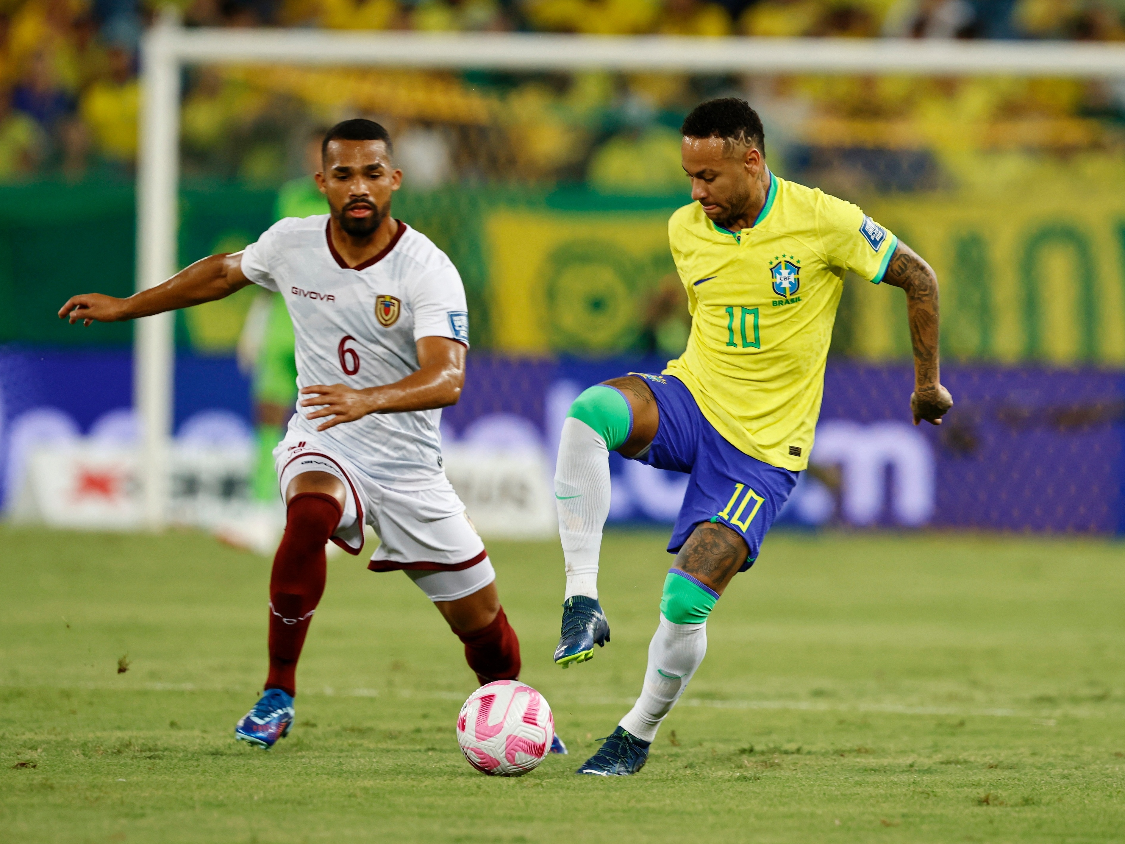 Sem licença paternidade? Neymar vai jogar hoje contra a Venezuela